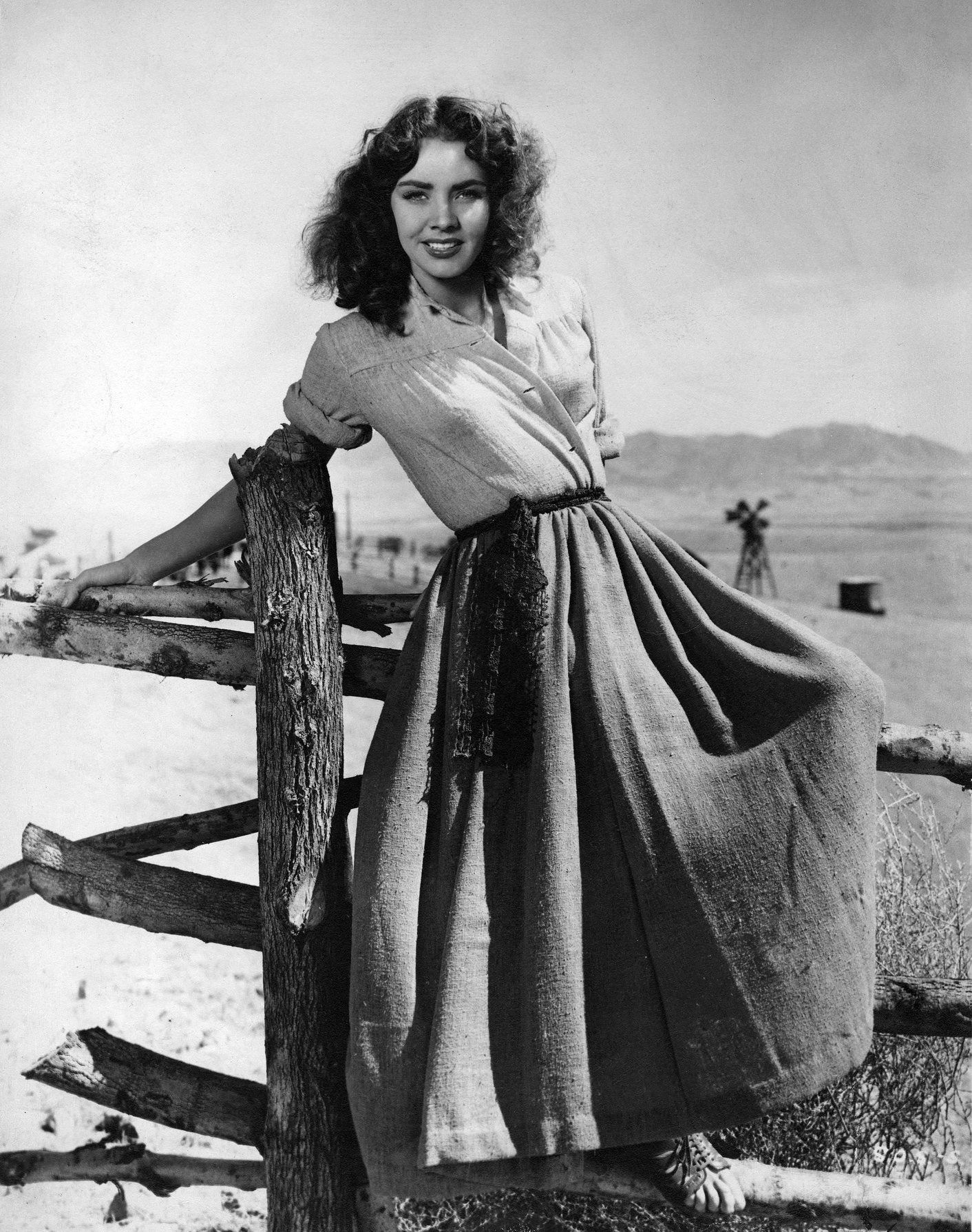 Jennifer Jones r/ClassicScreenBeauties