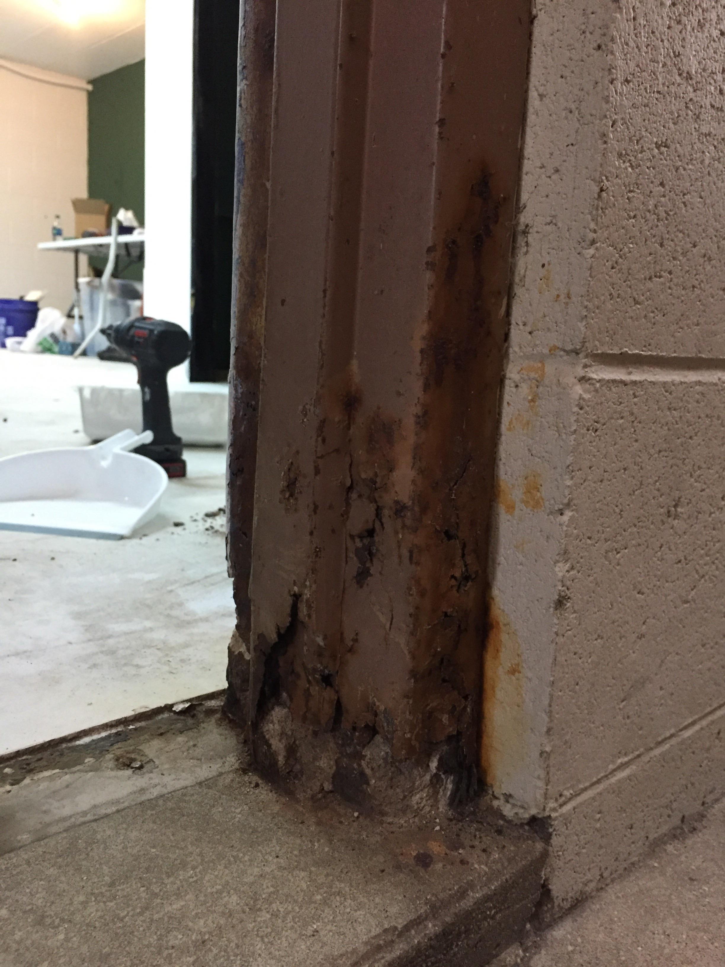 Is this repairable? Bondo/Cement? The bottom of this metal/concrete