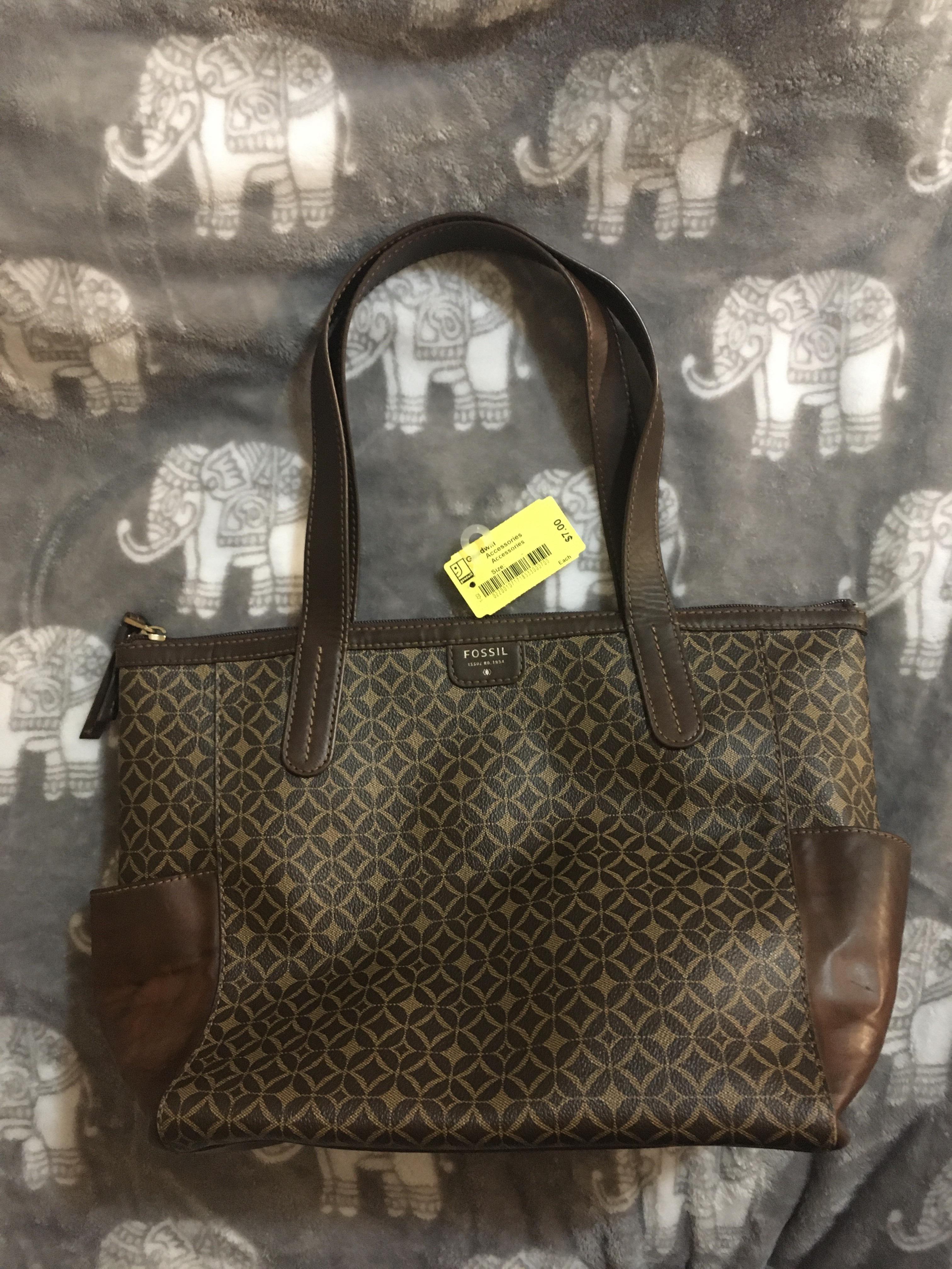 This Fossil purse for 7 might be my favourite thrift to date r