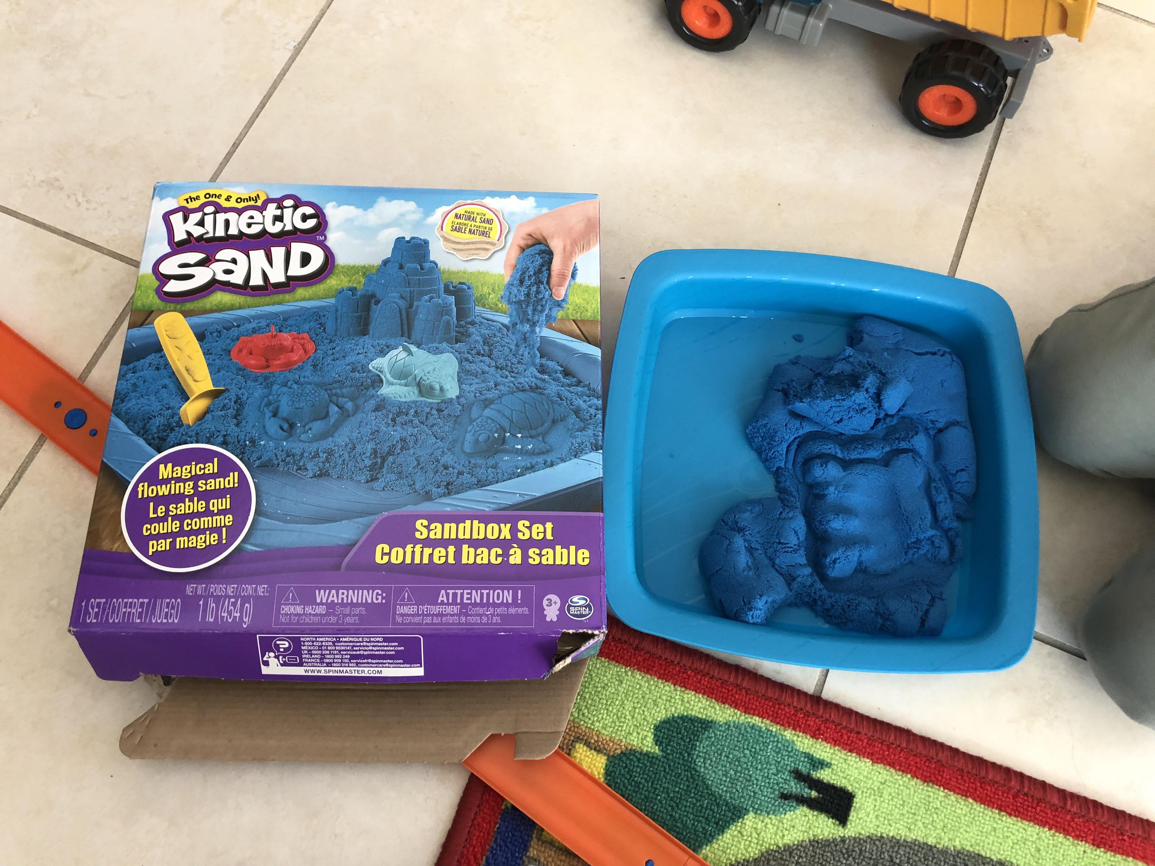 The amount of sand on the box compared to actual 😡 r/mildlyinfuriating