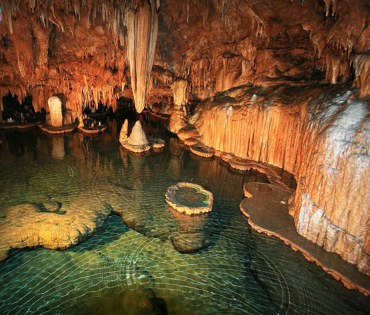 Gasconade formations of dolomite, chert, sandstone and shale in which