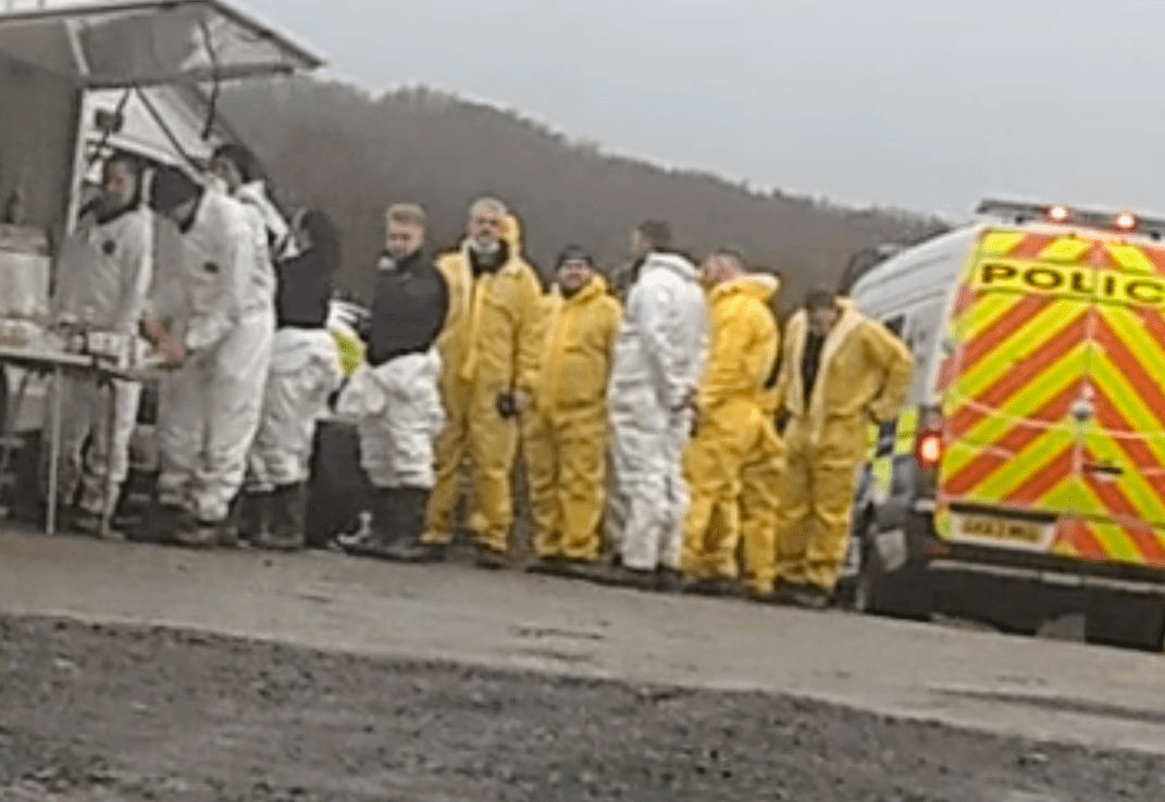 Why do some police have white suits and others are yellow. There are