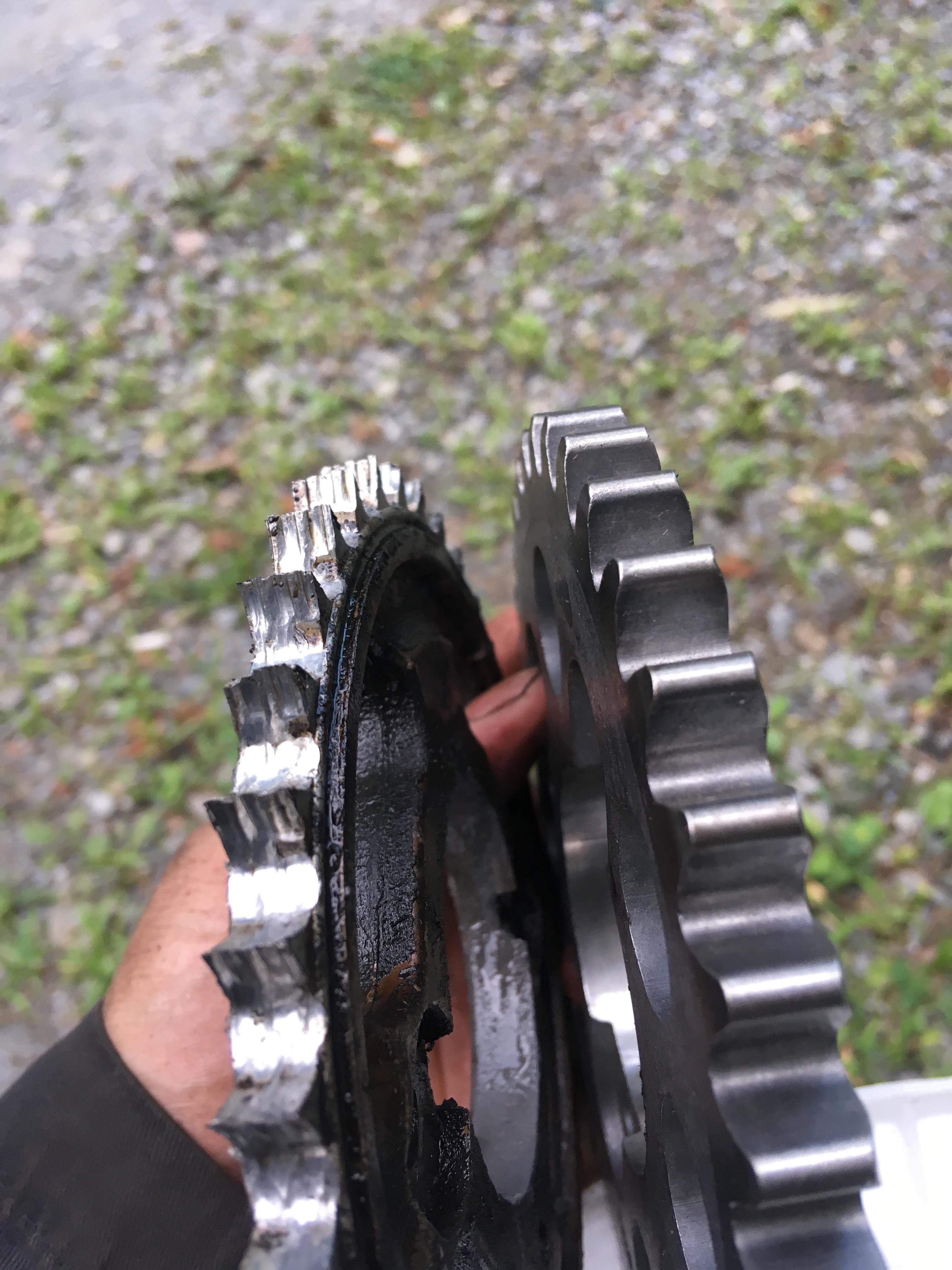 Worn camshaft sprocket from 1970 vs brand new. r/mildlyinteresting