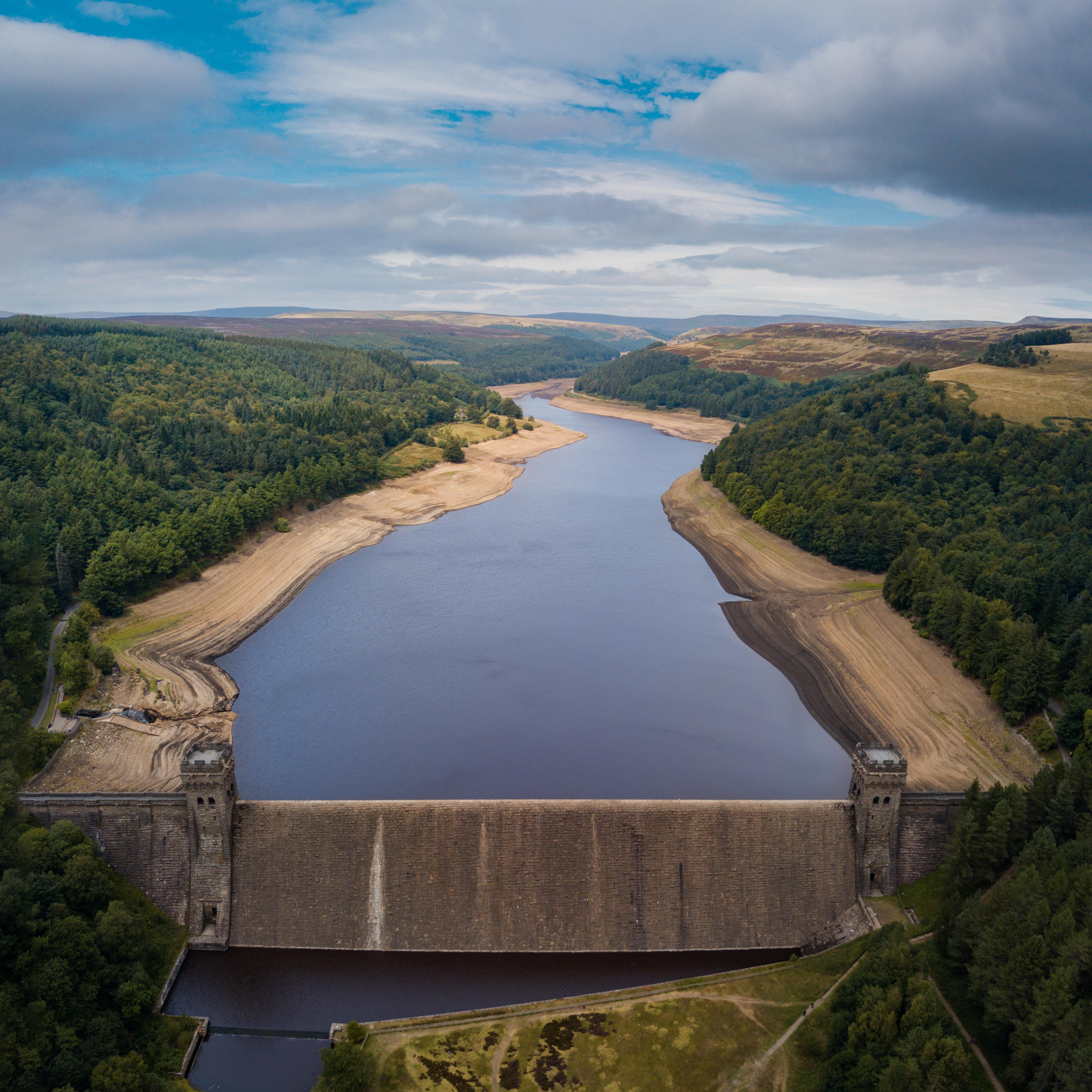 Derwent reservoir, Peak District, UK Drought r/djimavic