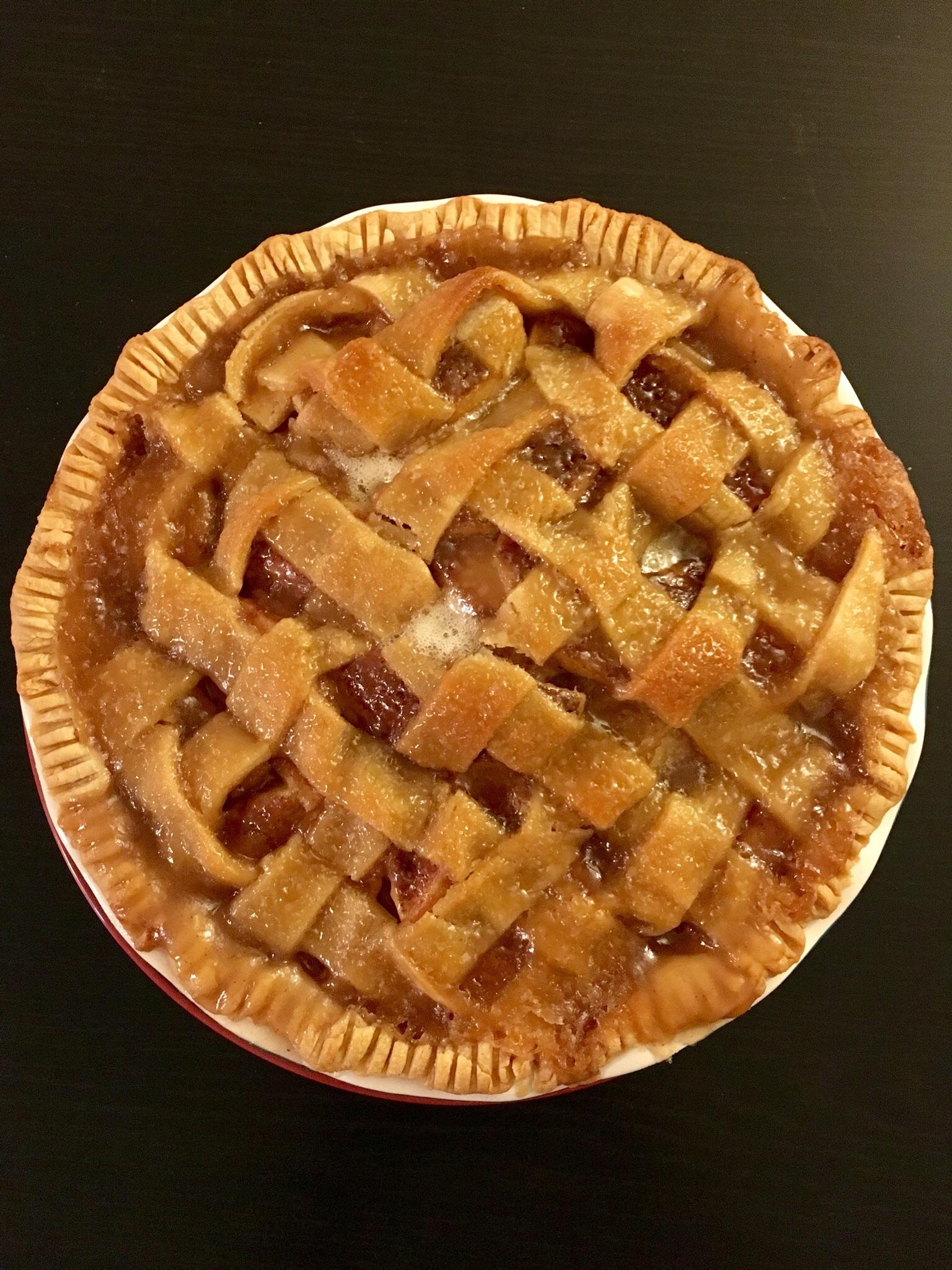 [homemade] Caramel Crusted Apple Pie r/food