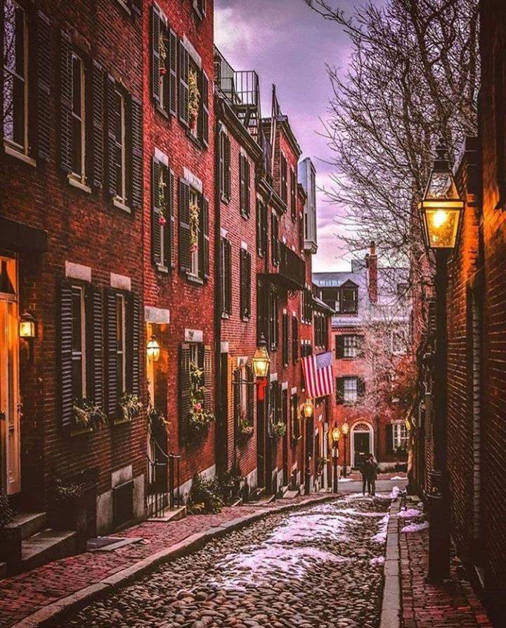Cozy street in Boston r/CozyPlaces