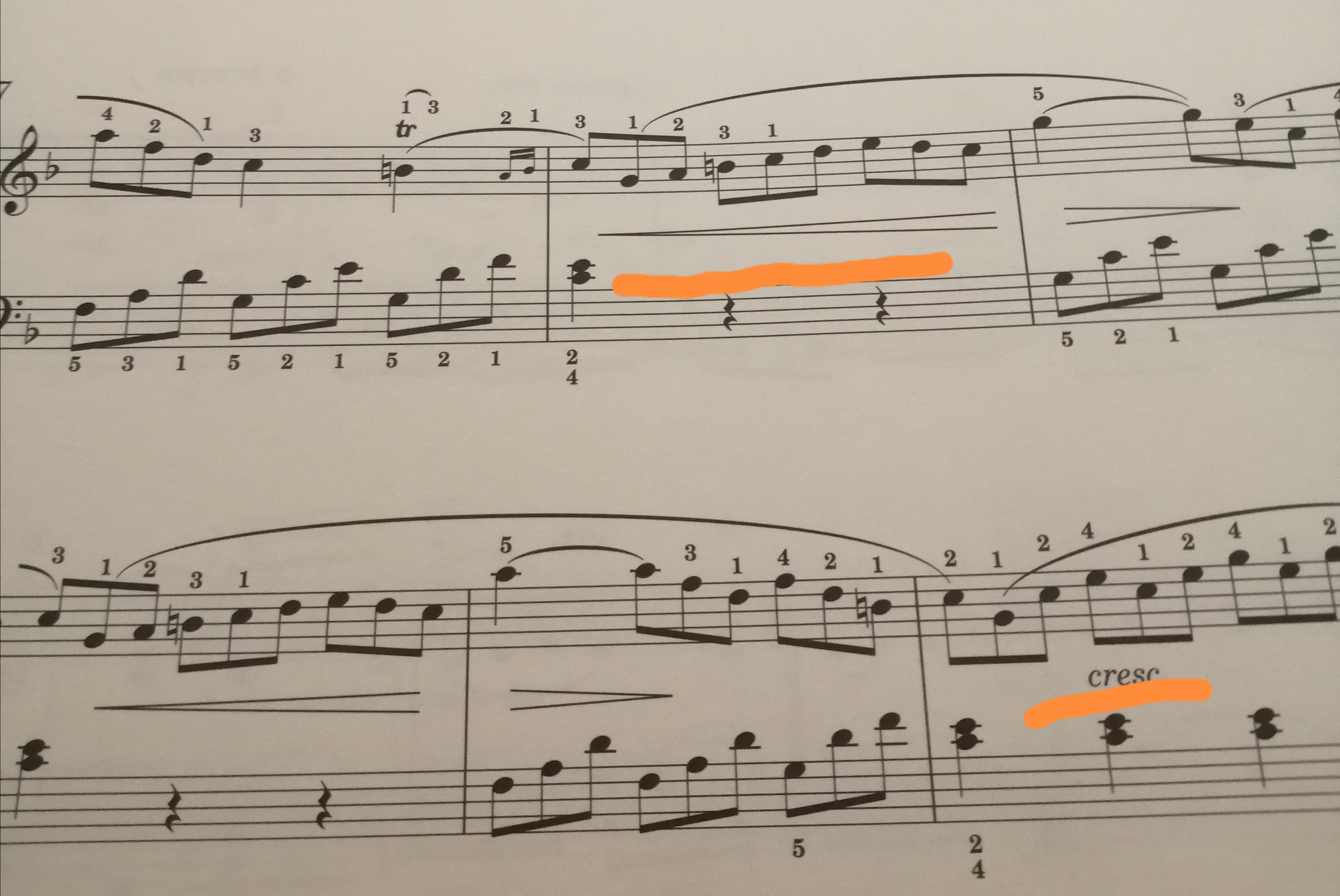 What's the difference between cresc. and