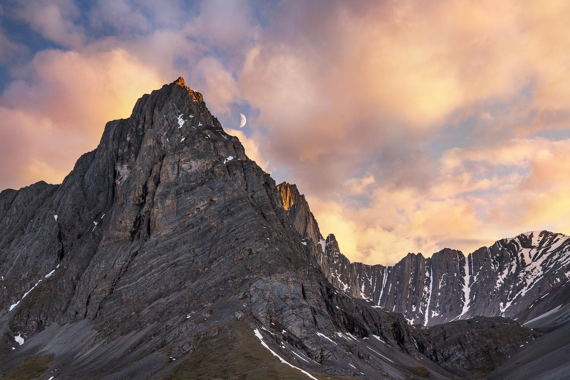 Gates of the Arctic National Park, Alaska [OC] [2000x1333] r/EarthPorn