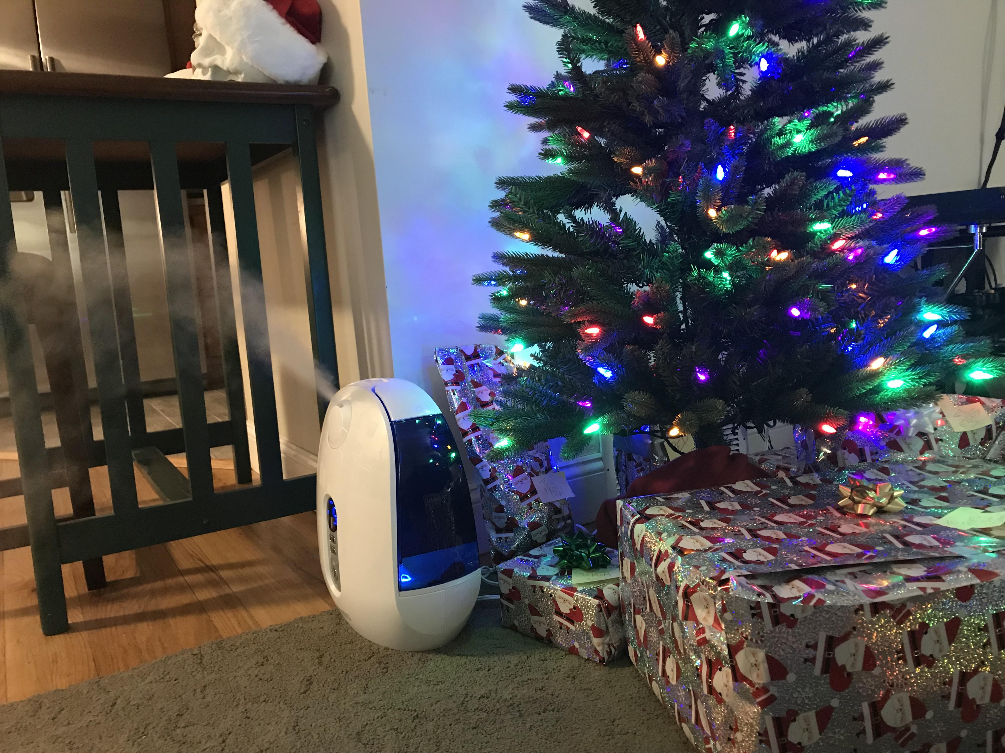 Bought a humidifier and now it just looks like my Christmas tree is vaping. r/christmas
