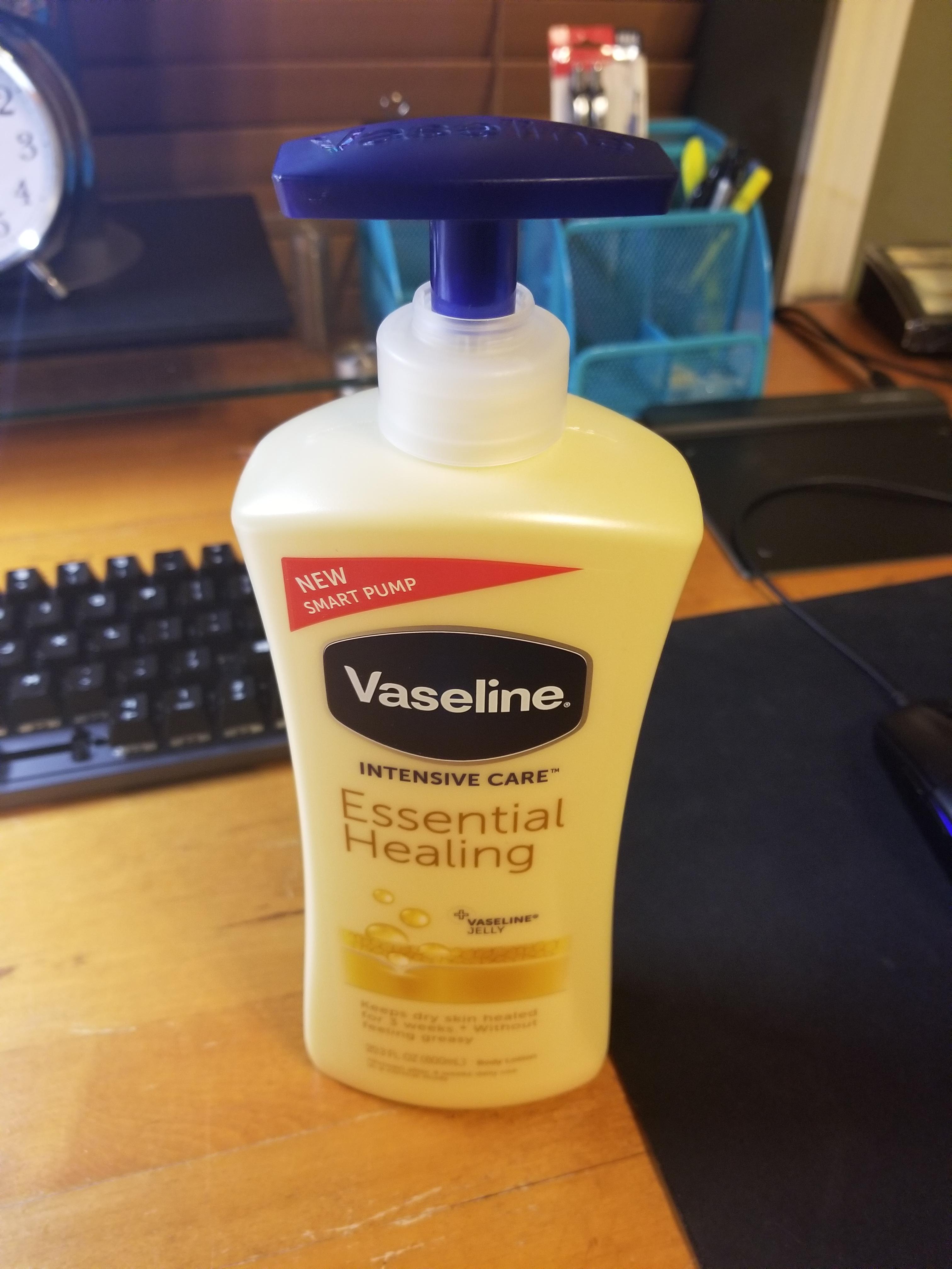 I always get confused which way the lotion comes out r/CrappyDesign