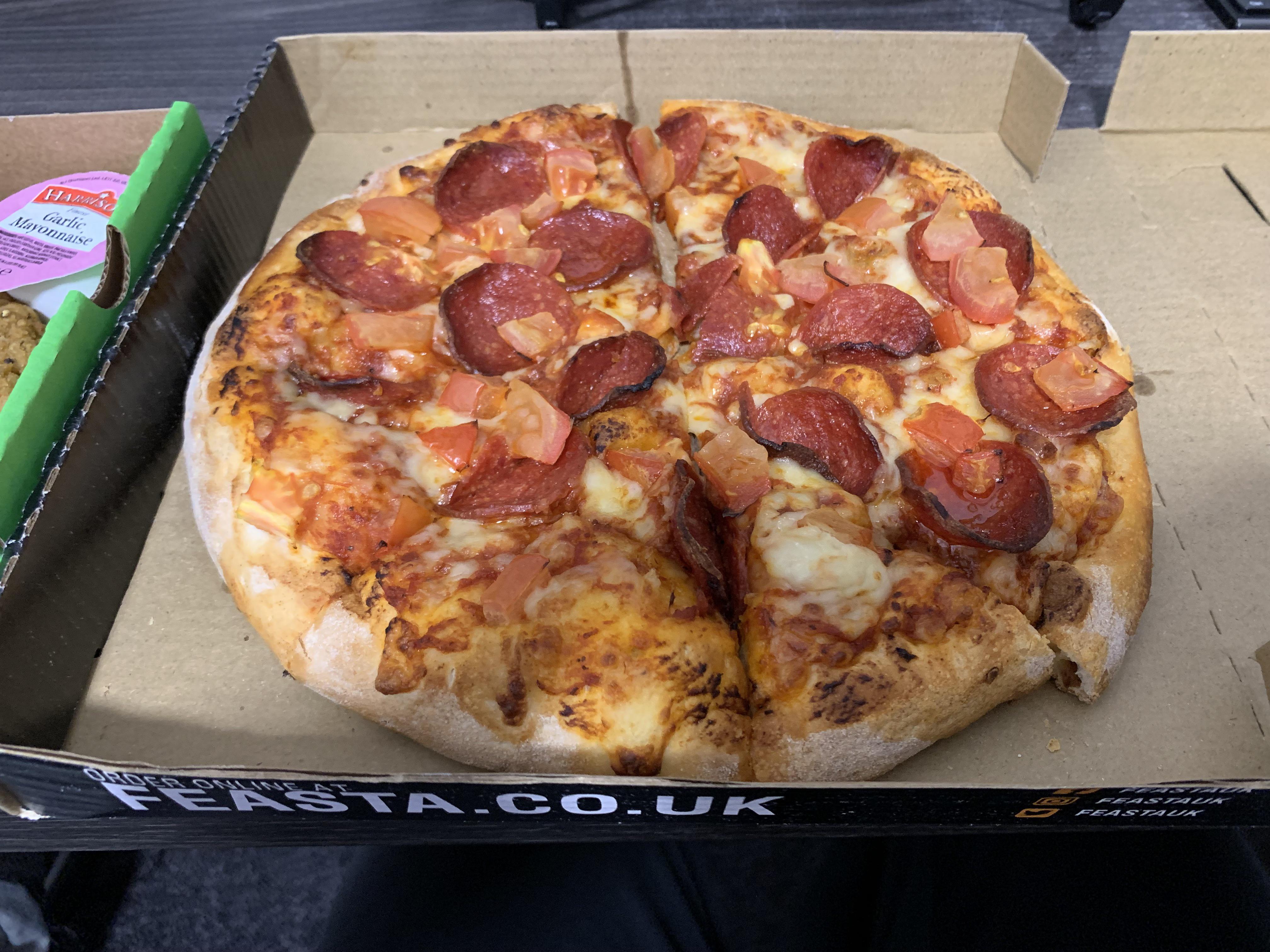 Roughly how many calories does this peperoni pizza have? (9 inch