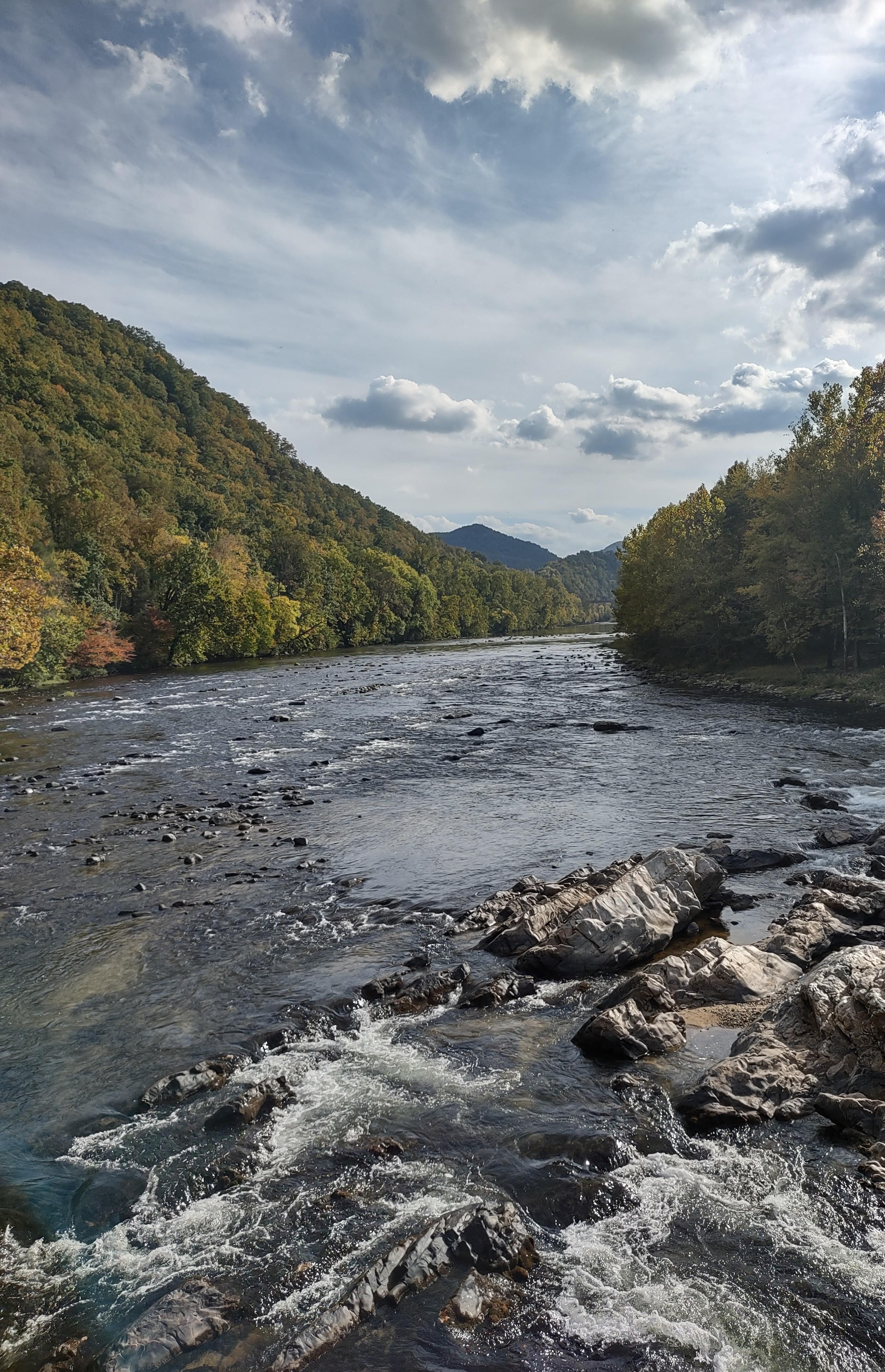 Nolichucky River, Tennessee [2581x4000] [oc] r/EarthPorn