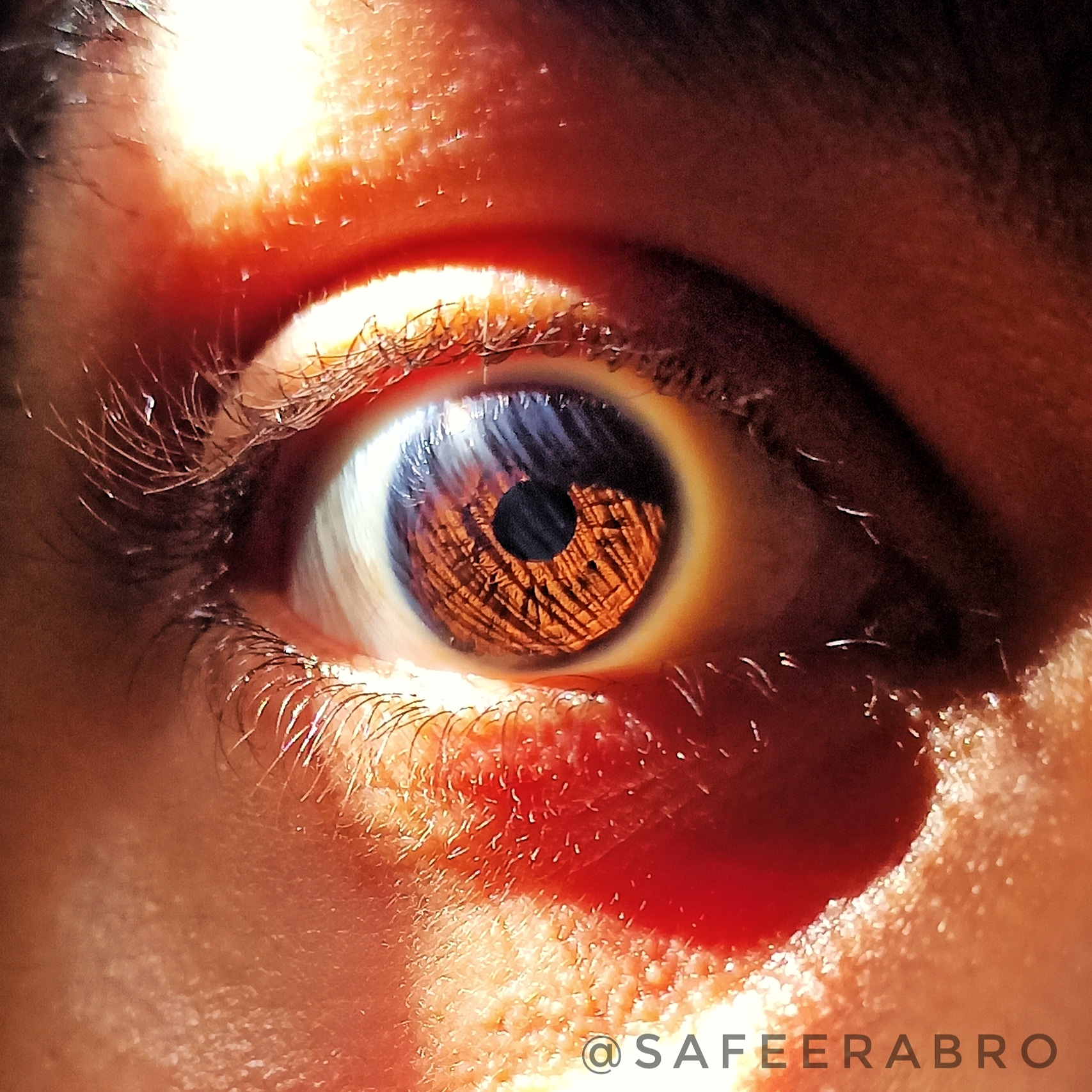 Took a picture of my brown eye under the sun rays r/mobilephotography