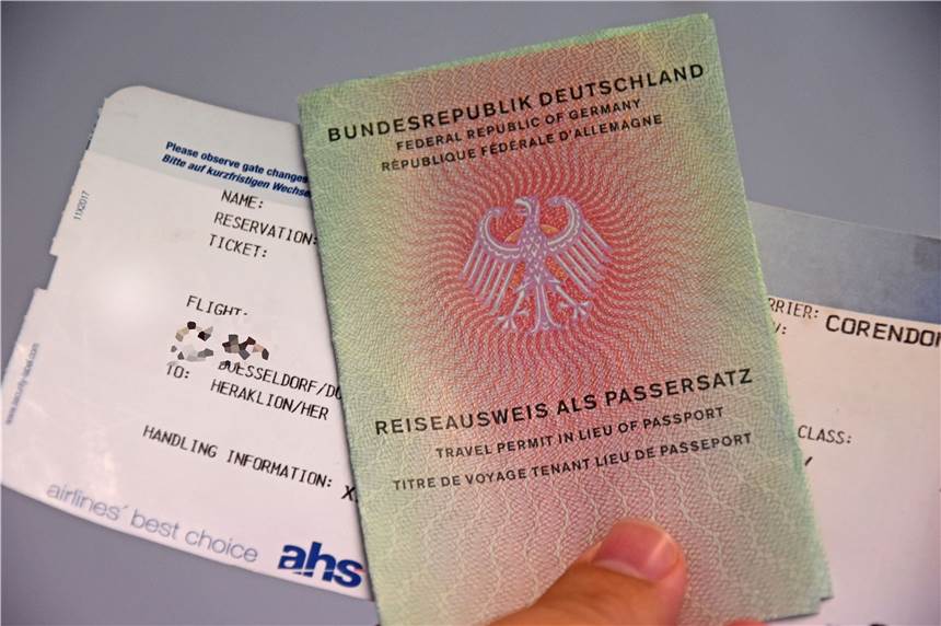 This is what the German emergency "passport" looks like. r/PassportPorn