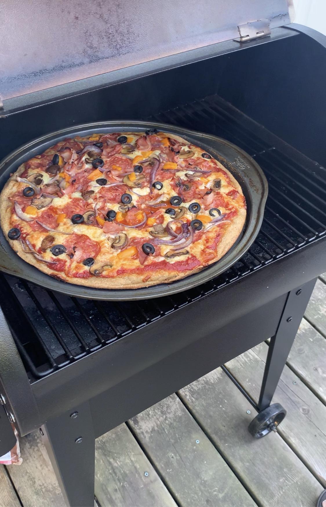 Cooked the pizza in a smoker!! r/Pizza