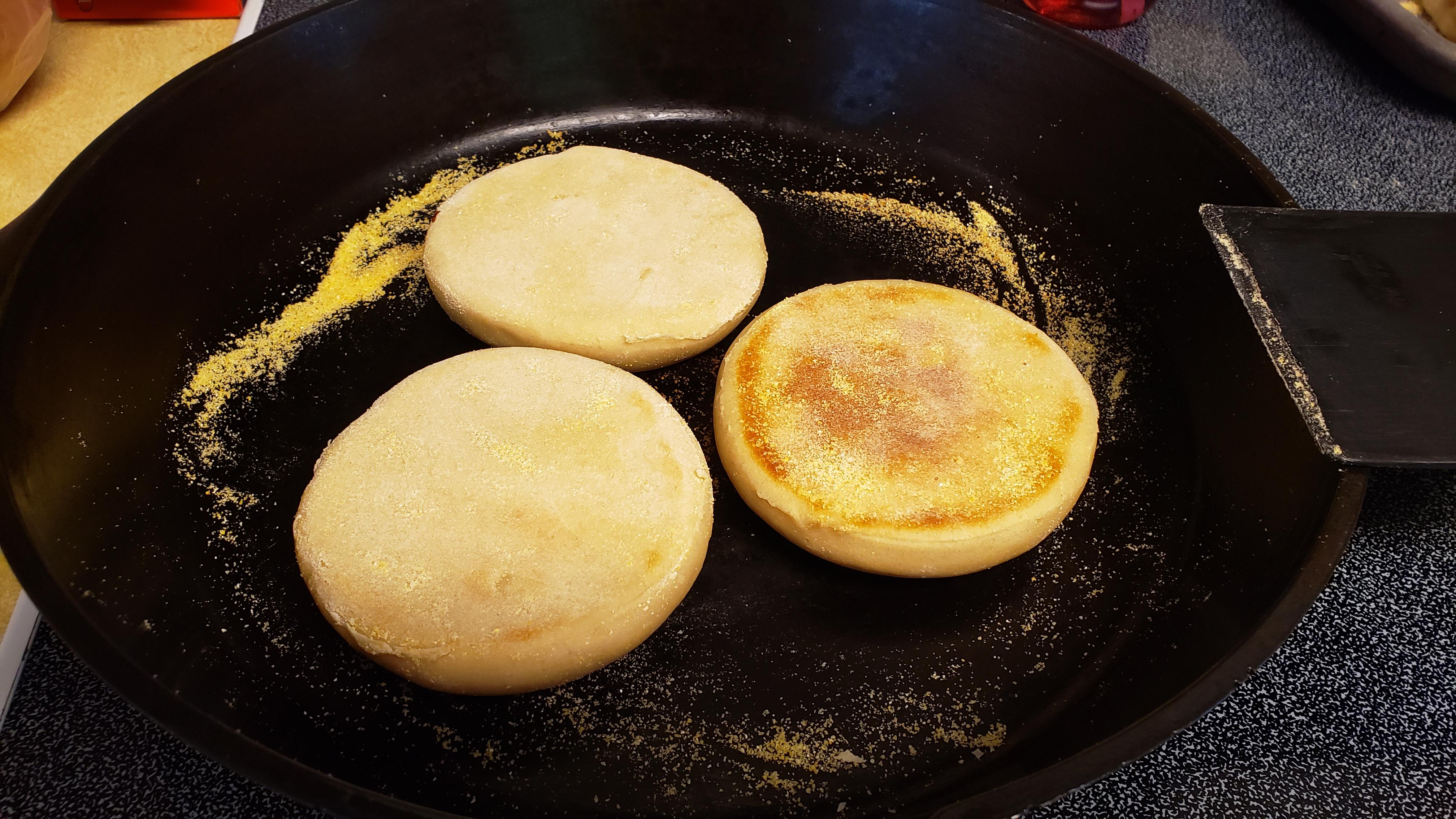 BWB English muffins in cast iron. Turned out really good! r/castiron