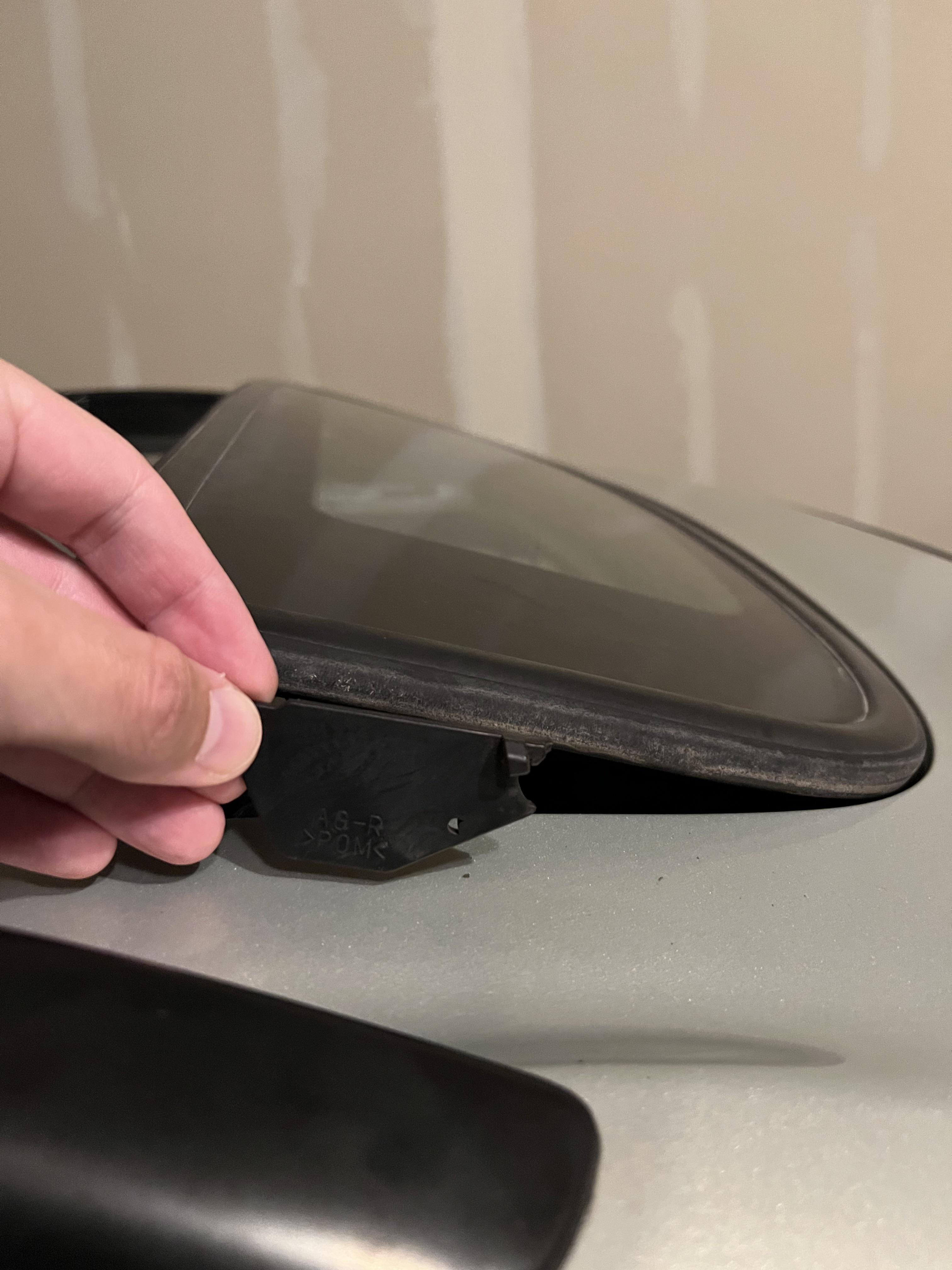 Anyone know how to replace this part on the sunroof? r/Subaru_Outback