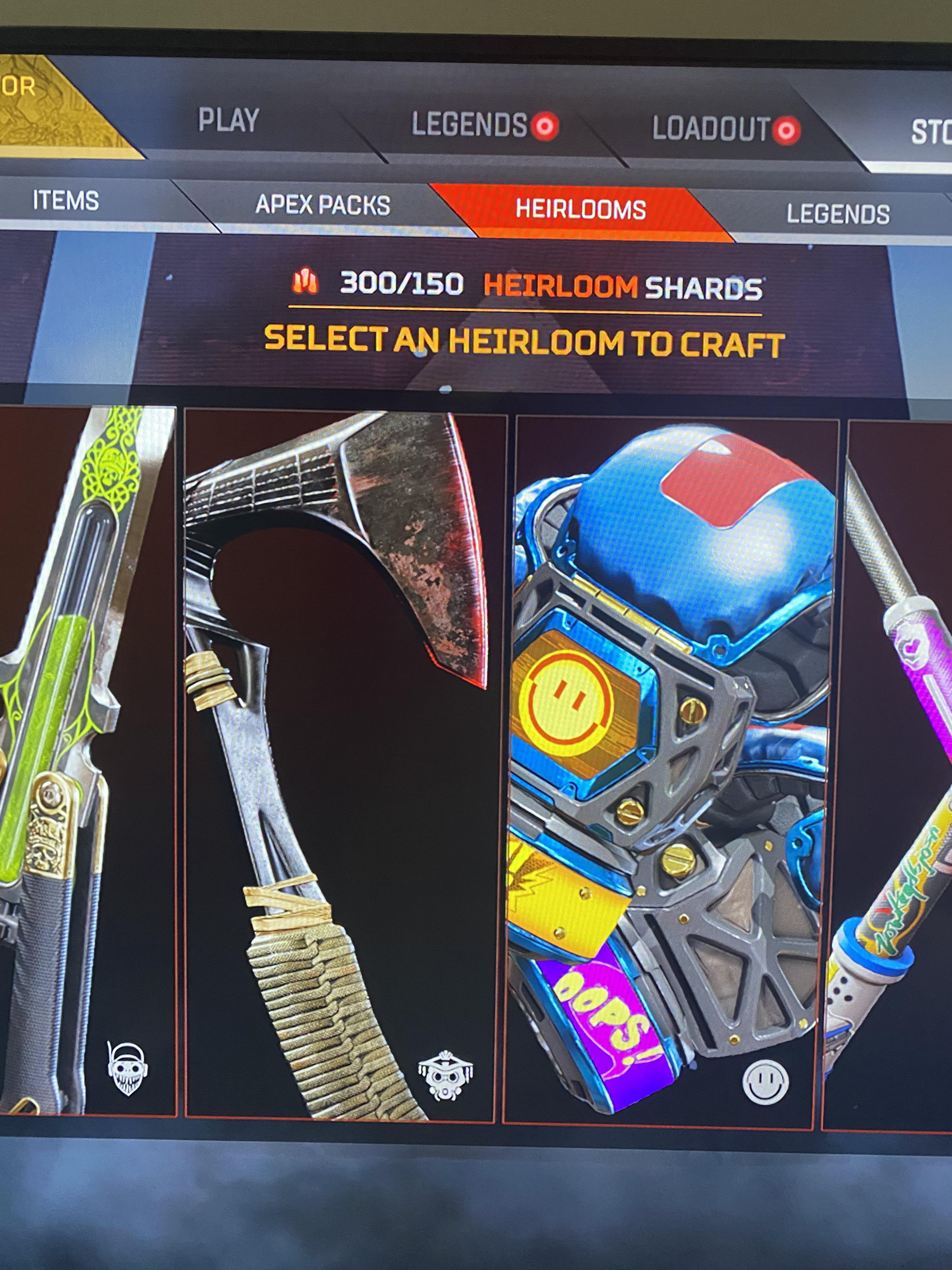 I just opened 2 Heirloom packs in a row r/apexlegends
