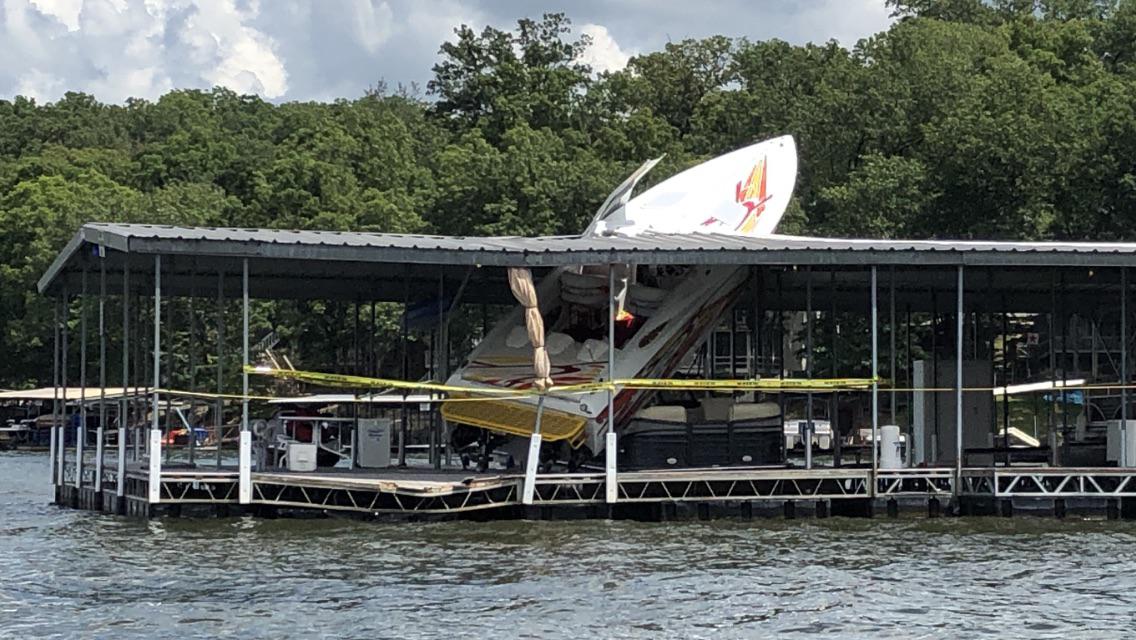 Boat accident in lake of the ozark Missouri. r/pics