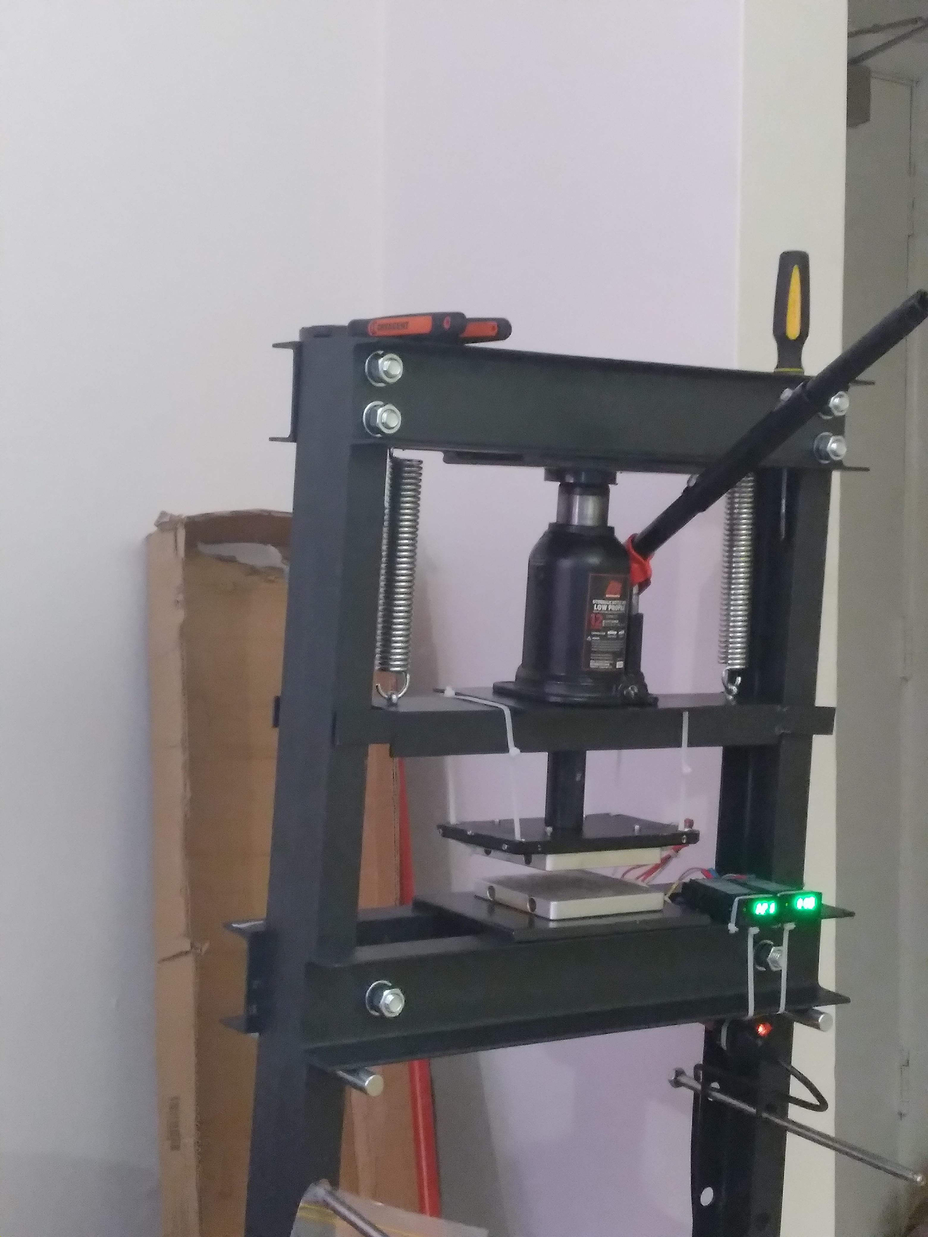 Built a personal rosin press. Used info from you fantastic bunch, thank you guys! r/rosin