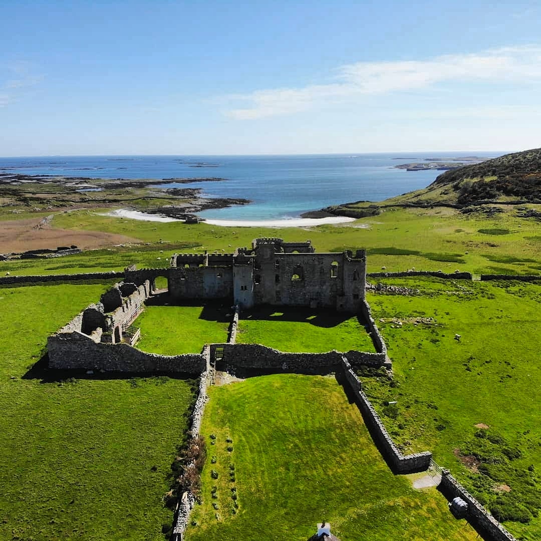 An incredible photo of Bunowen Castle, the once home & kingdom to the