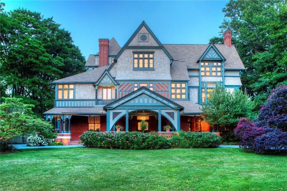 1877 Queen Anne Style House, Newport RI r/McMansionHell