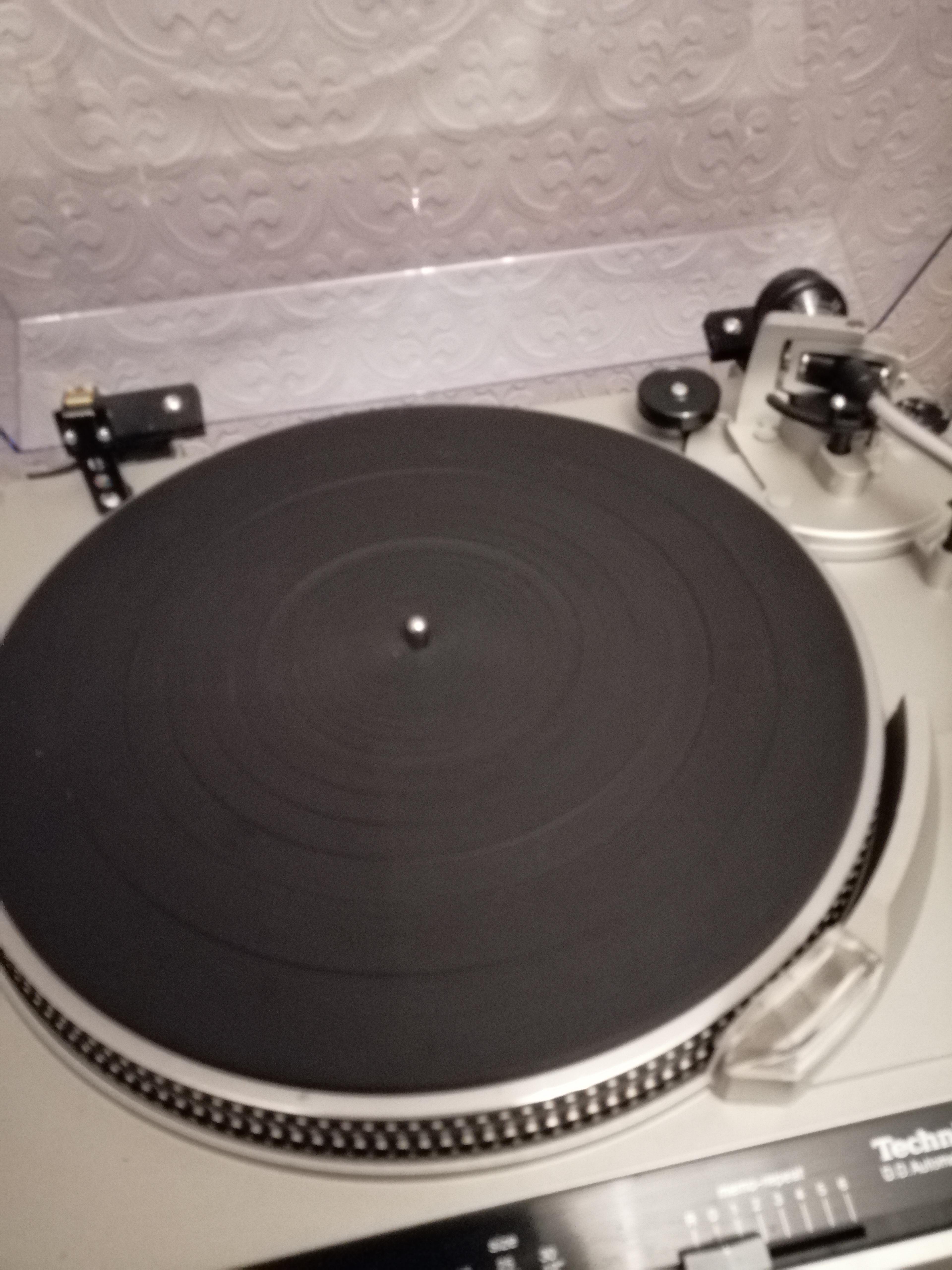 Best method of cleaning rubber Technics platter mat? r/turntables