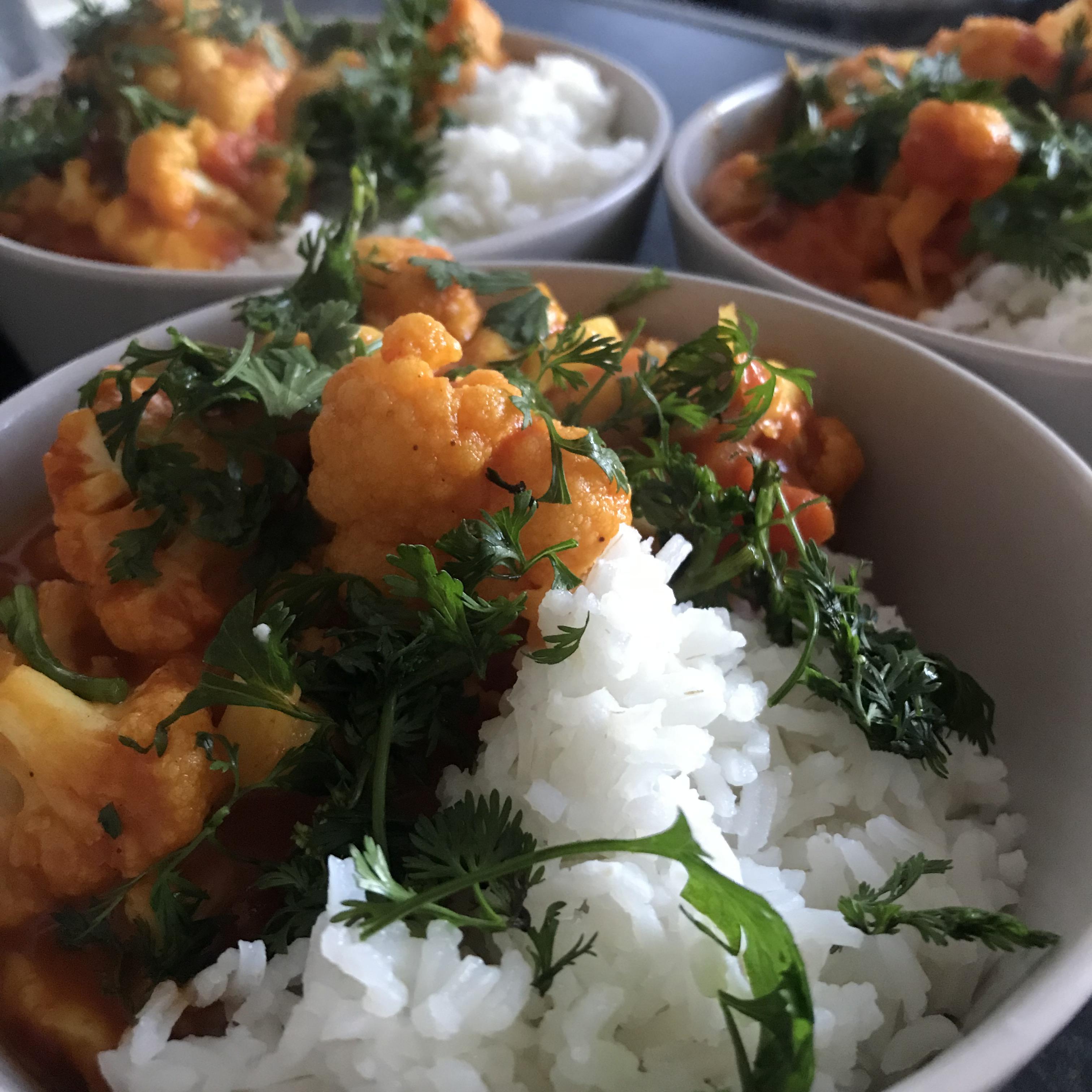[Homemade] Cauliflower and halloumi curry r/food