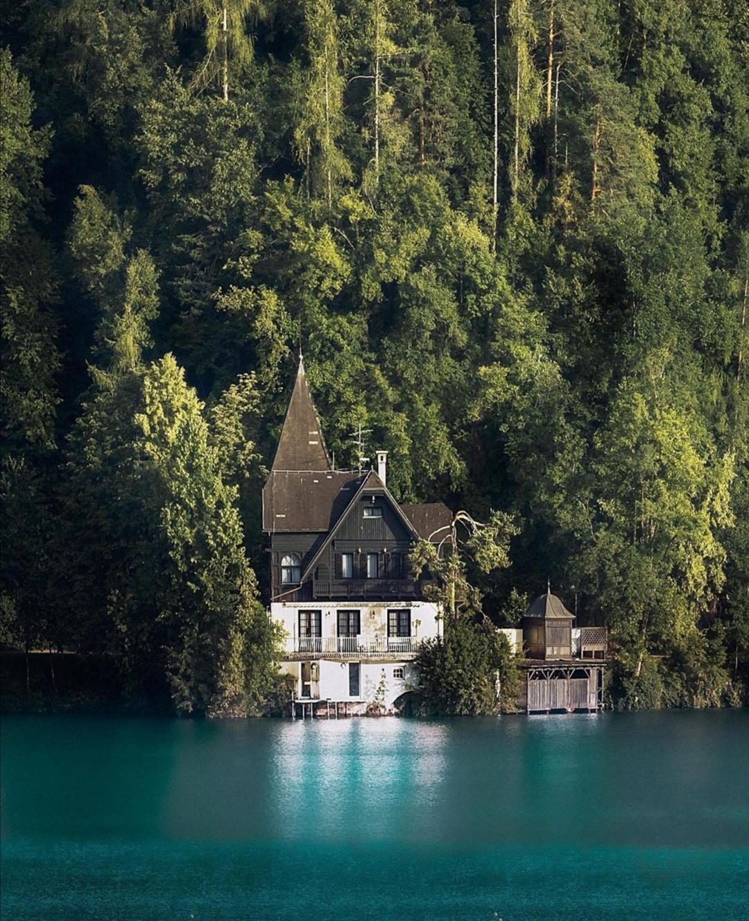 A house on lake Bled, Slovenia [OC] r/europe