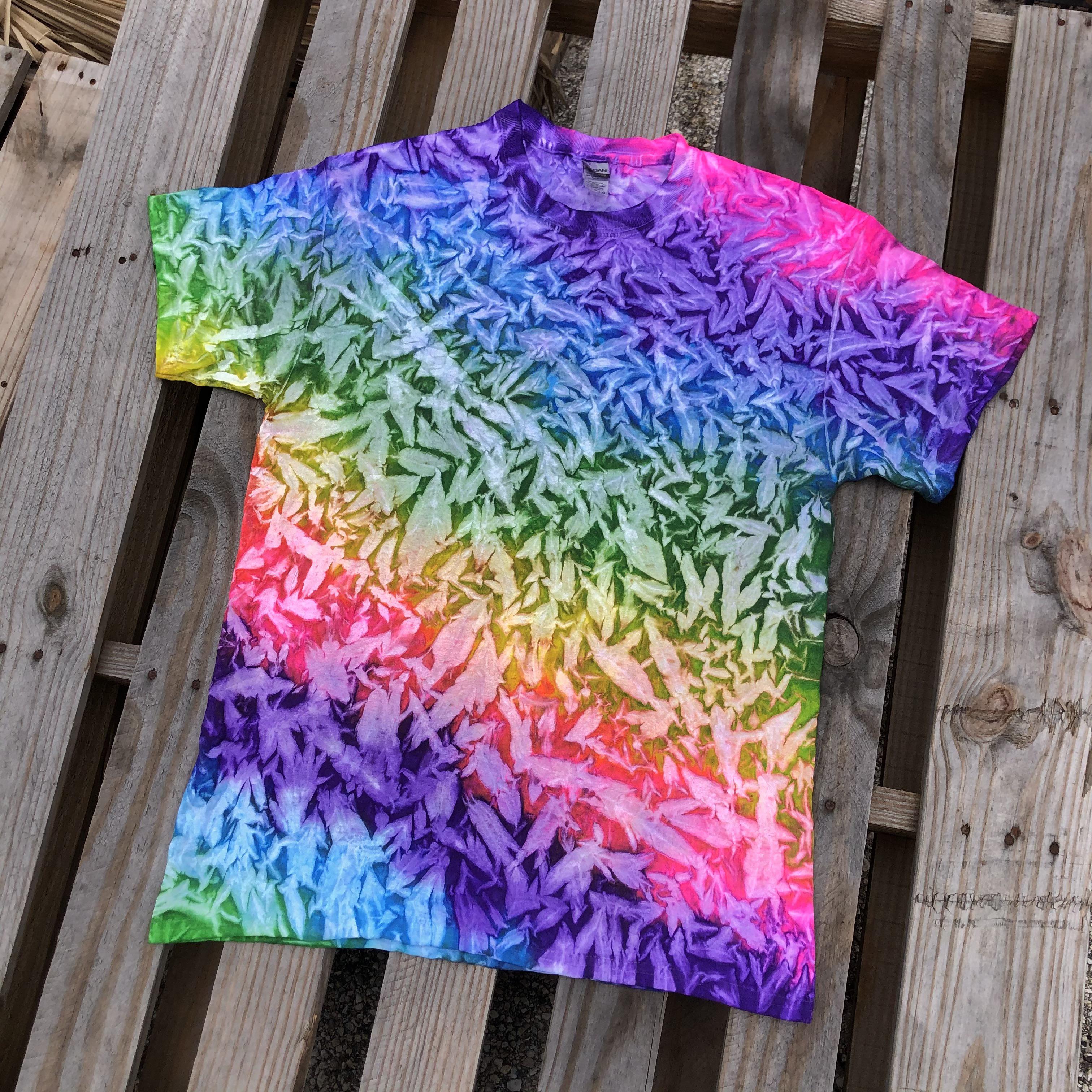[ART] I tie dyed this shirt r/streetwear