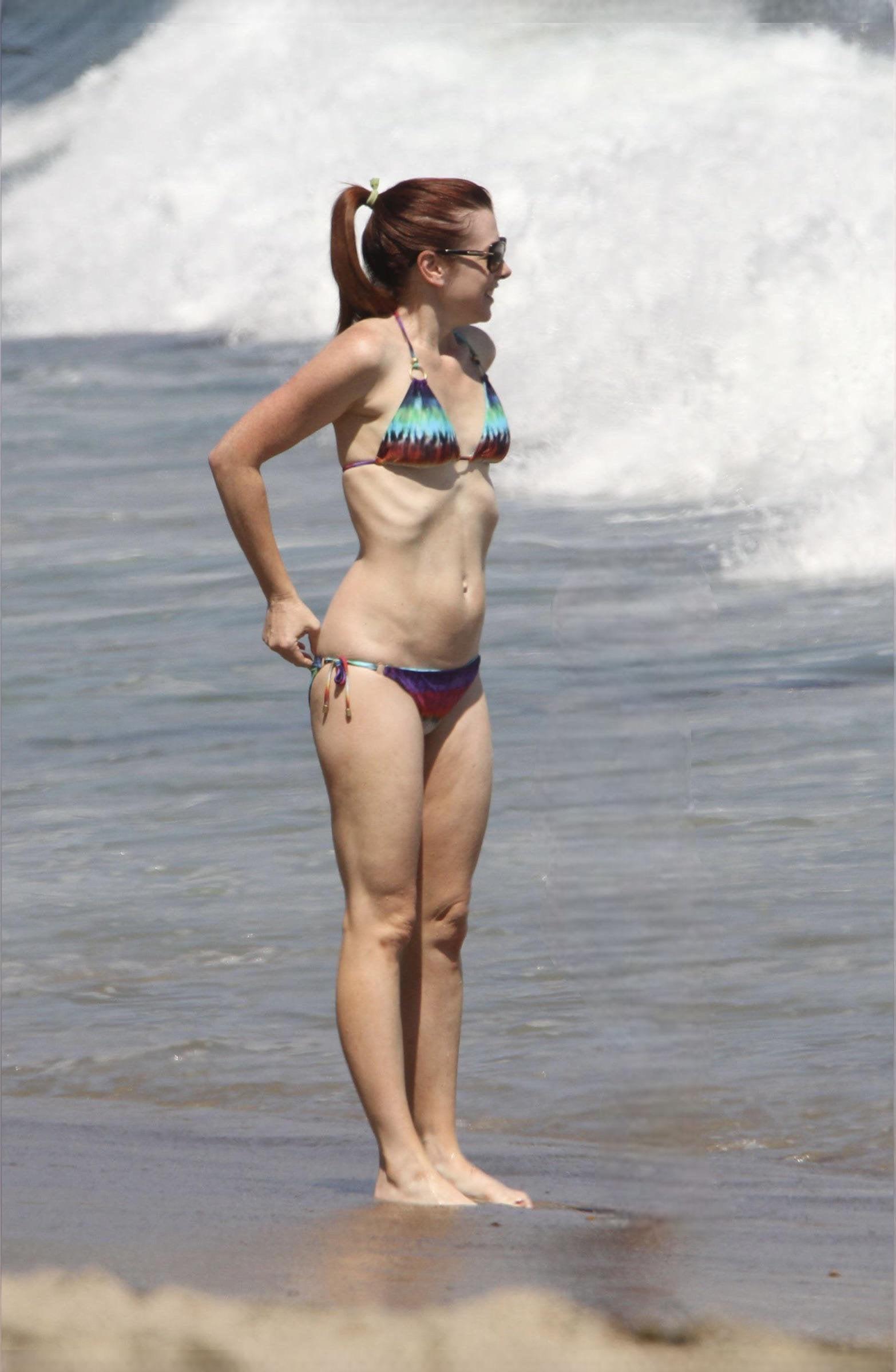 Alyson Hannigan : CelebsWithPetiteTits