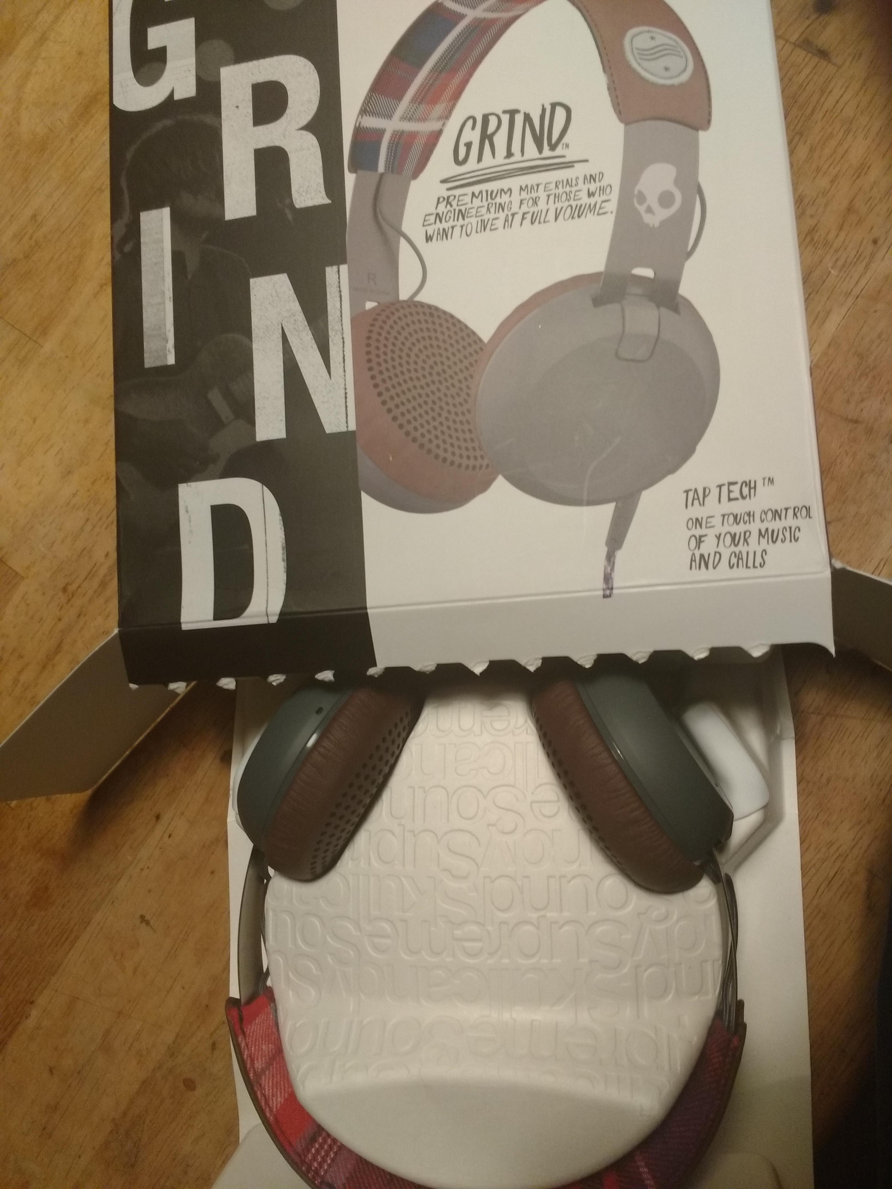 On my second pair of Skullcandy Grinds. Most comfortable headphones I