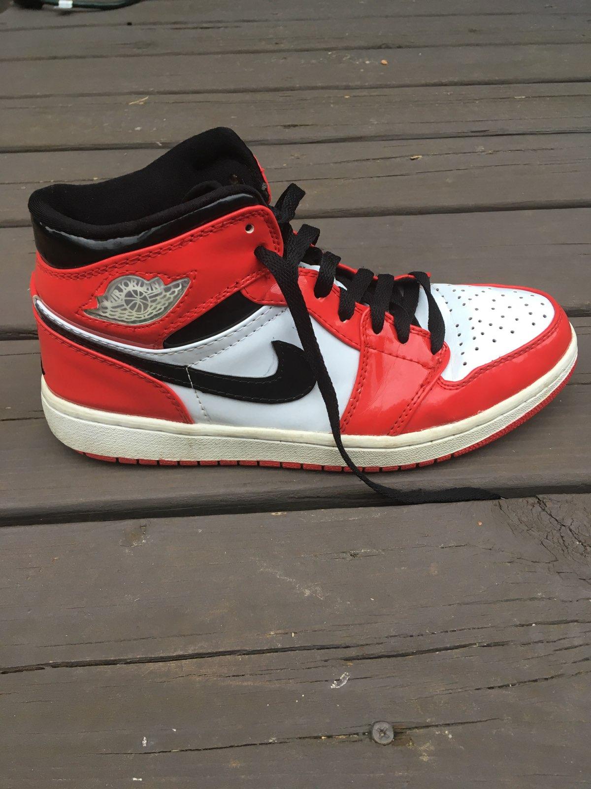 These 03 Jordan 1 Retro mid with silver Air Jordan logo instead of