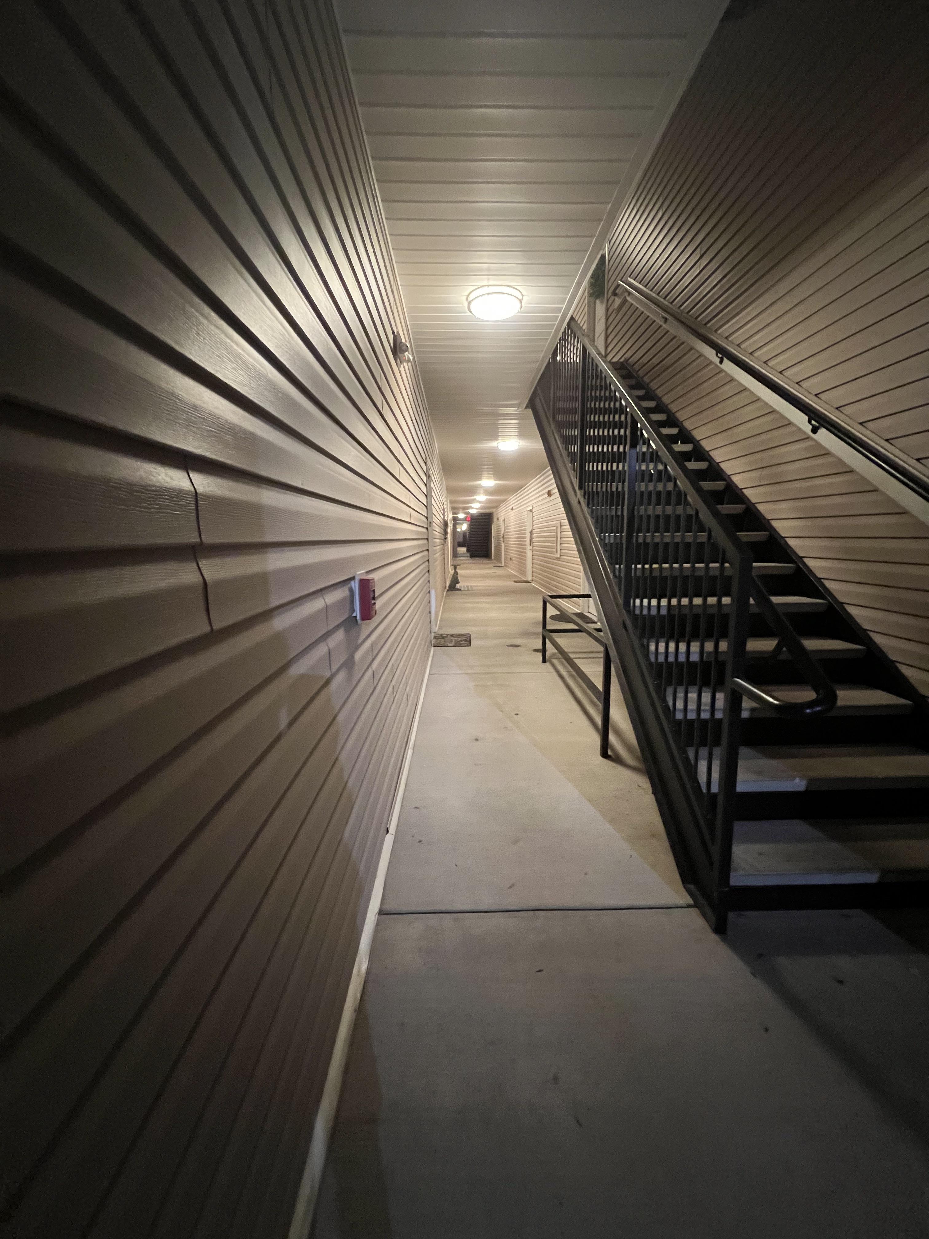 This endless apartment hallway r/oddlyterrifying