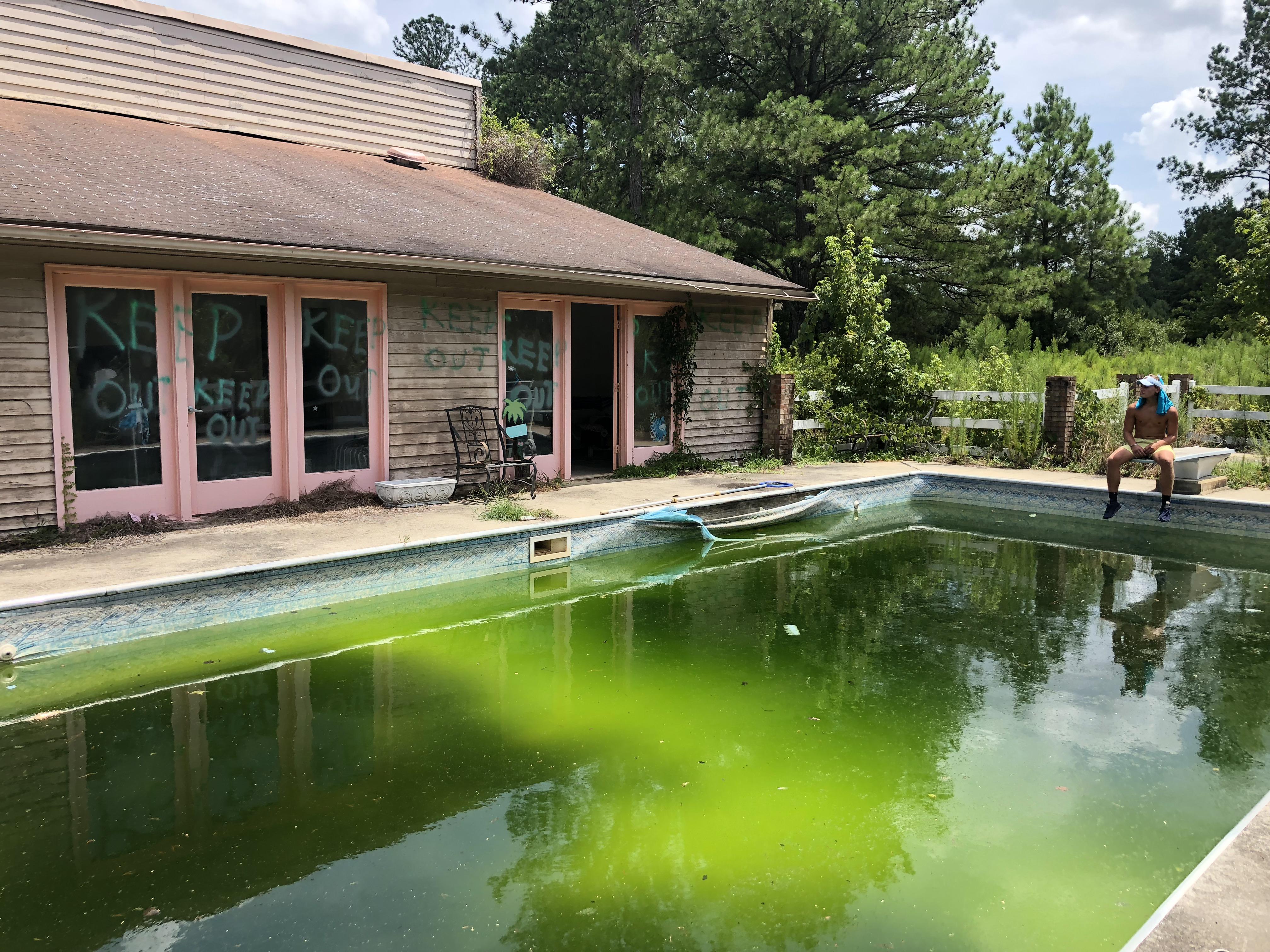 Anyone know of any cool abandoned buildings/houses anywhere near