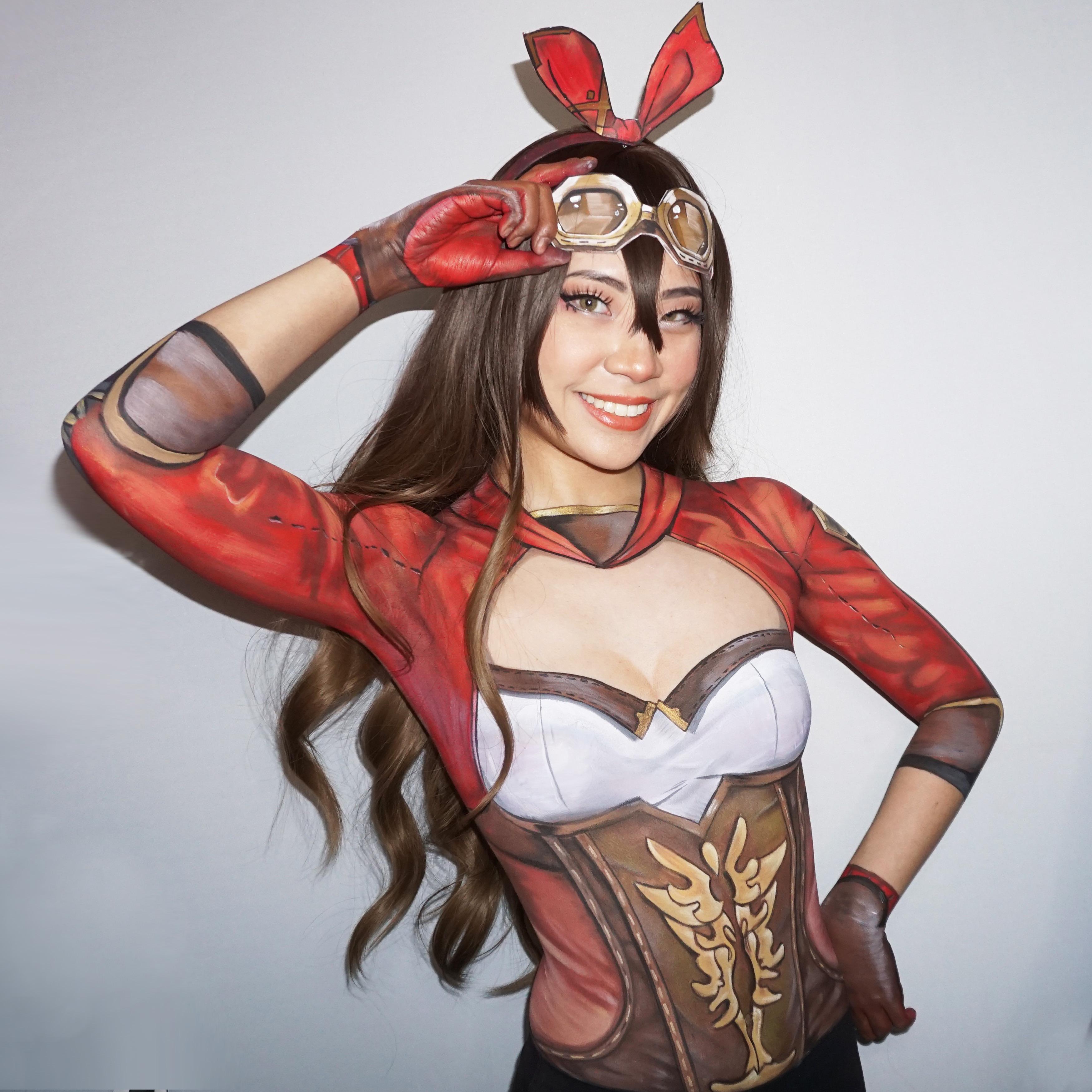 I wanted to share my Amber cospaint! I body painted her and a few other