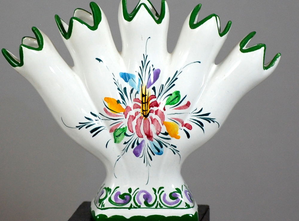 The arousing Portuguese Bud Vase r/Frasier