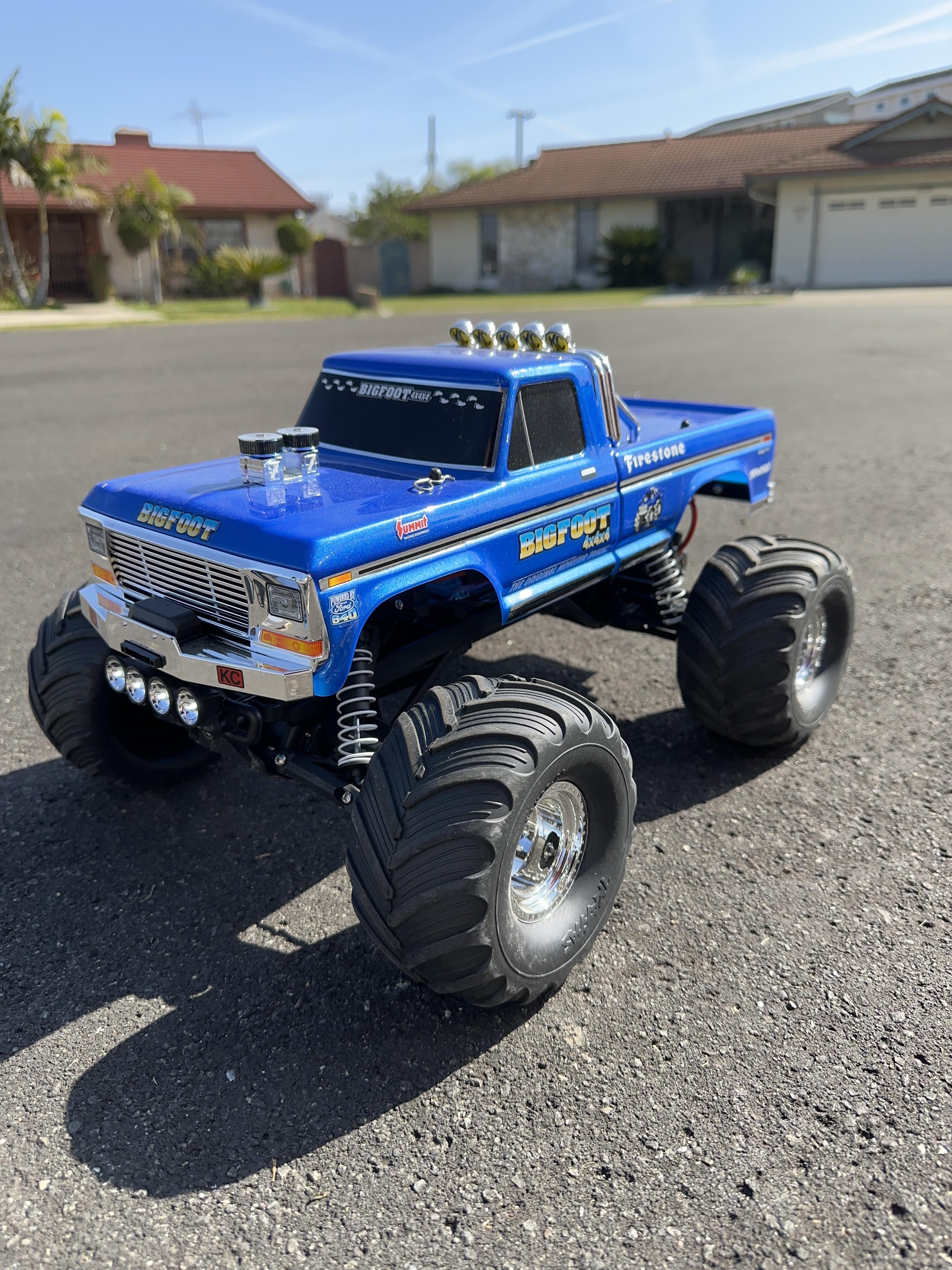 Saturday afternoon shelf queen driving. r/Traxxas
