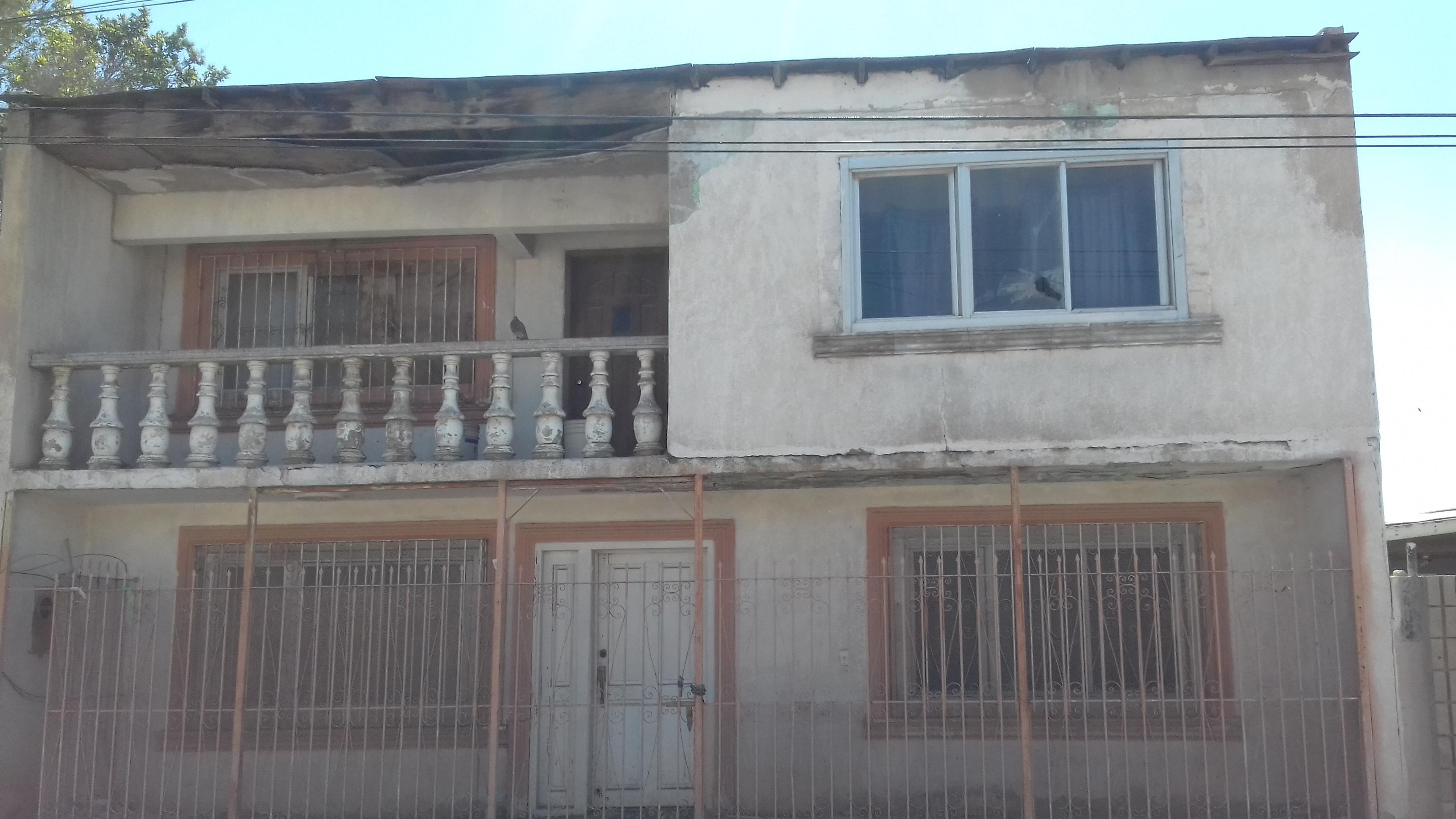 Abandoned house, Mexicali [OC] r/evilbuildings