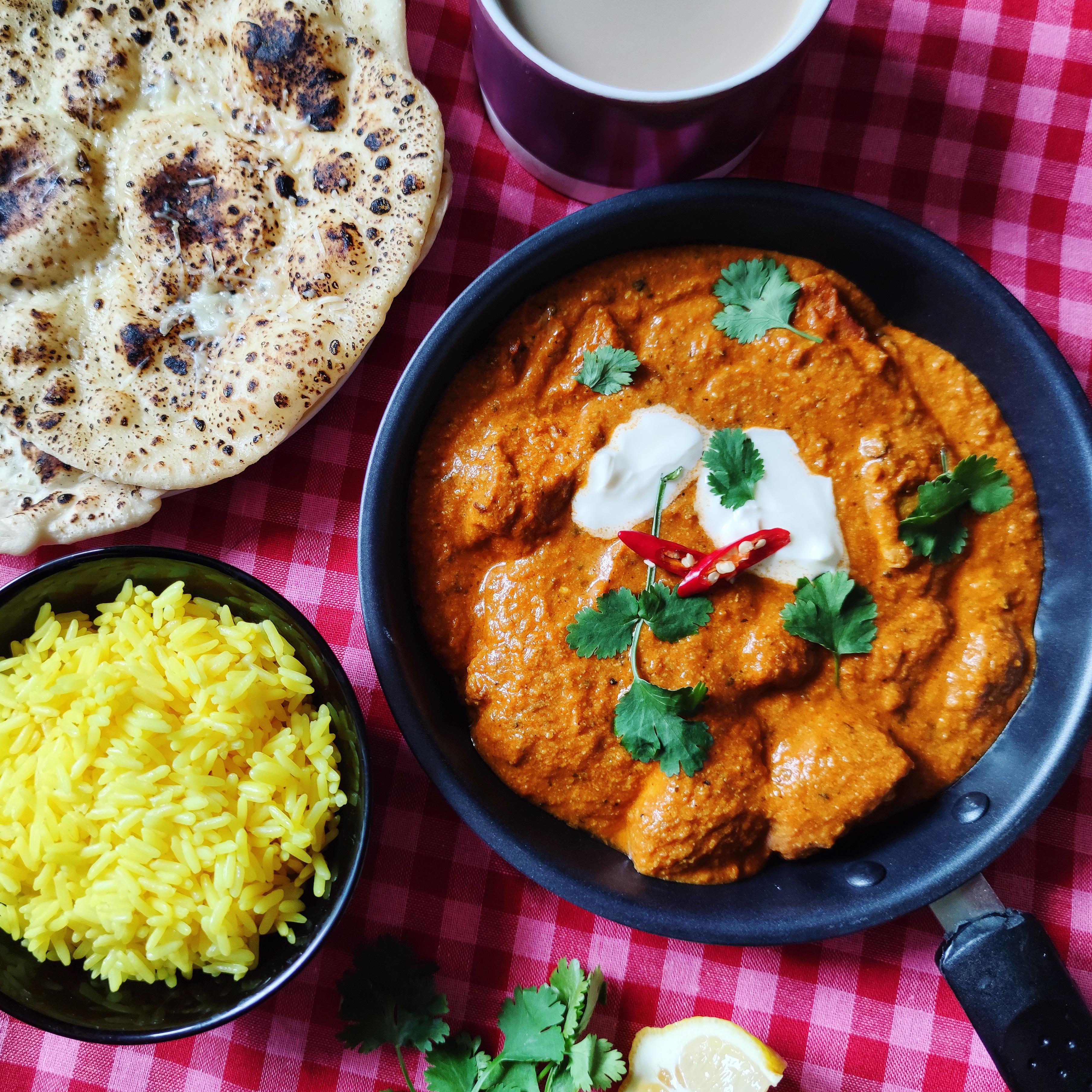 [Homemade] Chicken tikka masala, garlic & cheese naan, masala chai r/food
