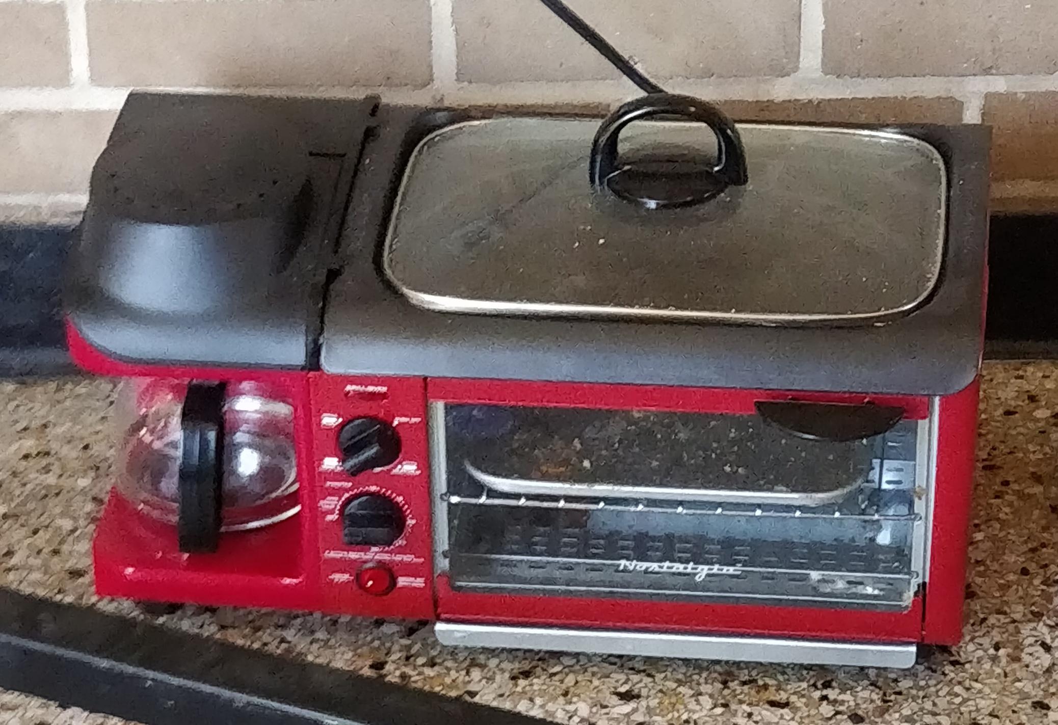 This coffee maker toaster combo r/mildlyinteresting