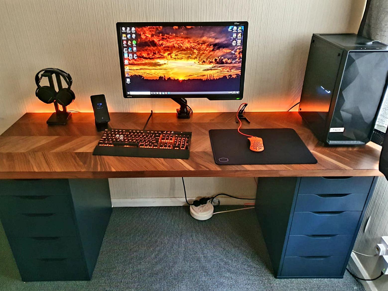 My new IKEA battlestation! Love how this has turned out! Any