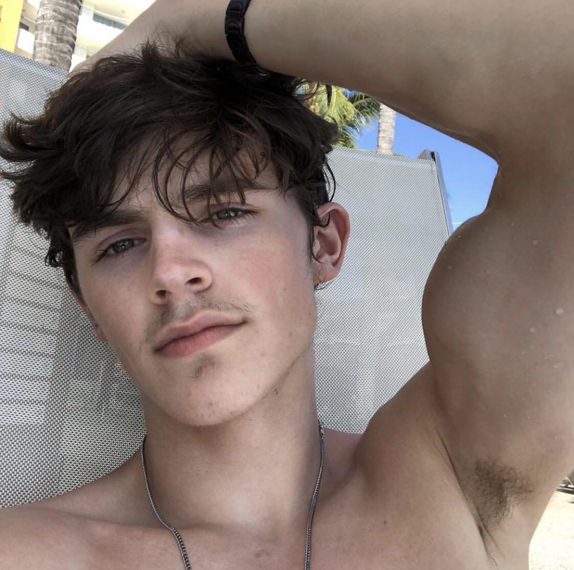 Zach Charlson : TwinkPits