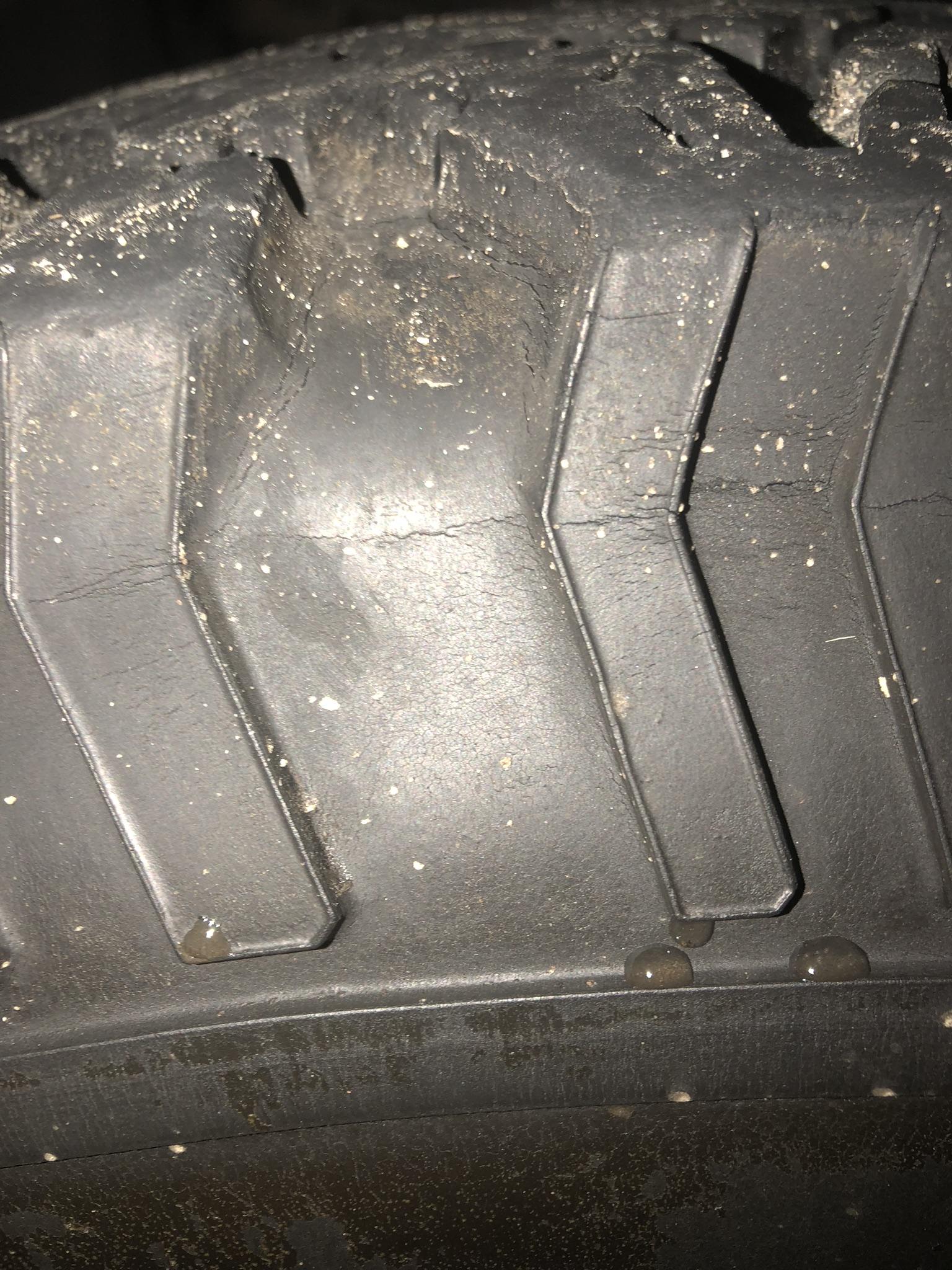 Tire cracks/dry rot check r/4x4