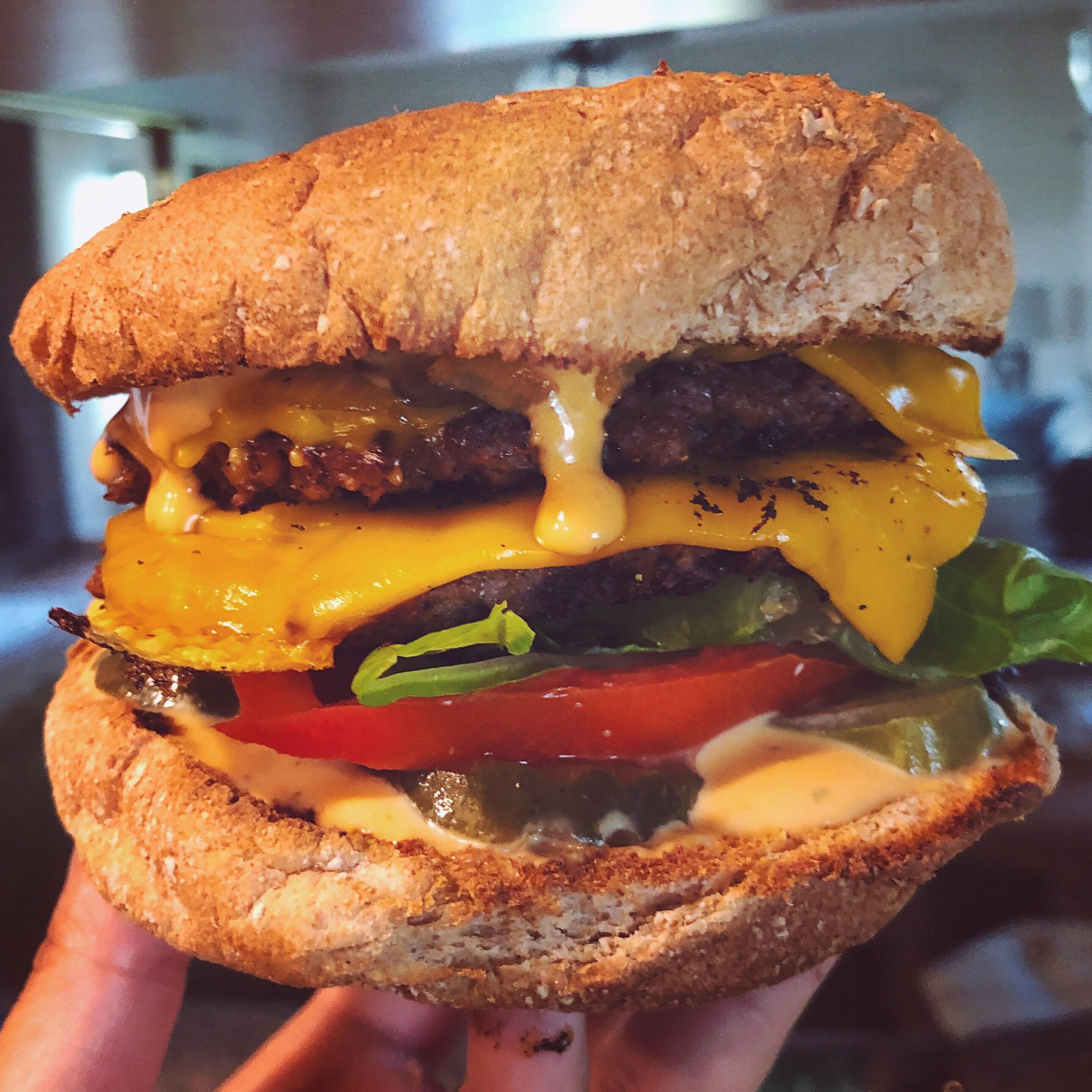 Innout doubledouble “noanimal” style w/ beyond meat patties