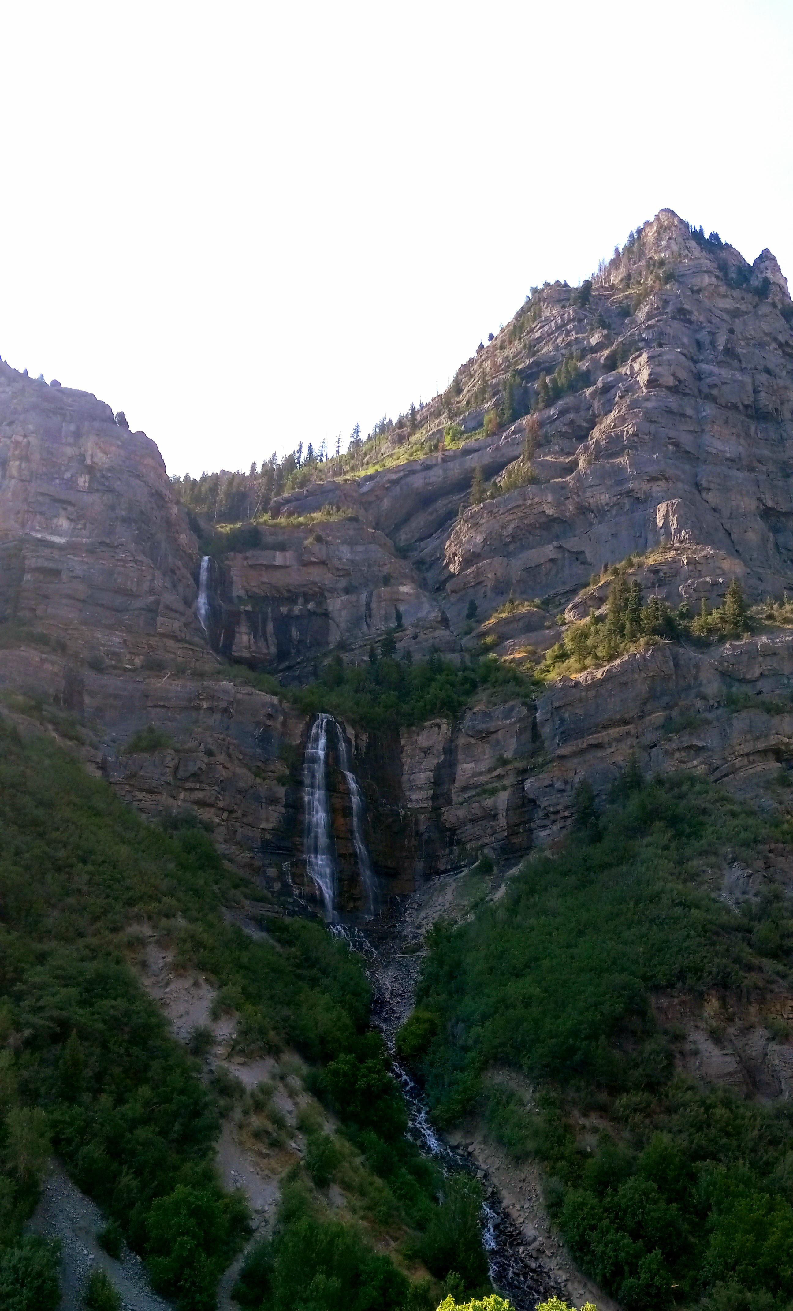 Bridal Veil Falls, Utah. (OC)(2592x4285) r/EarthPorn