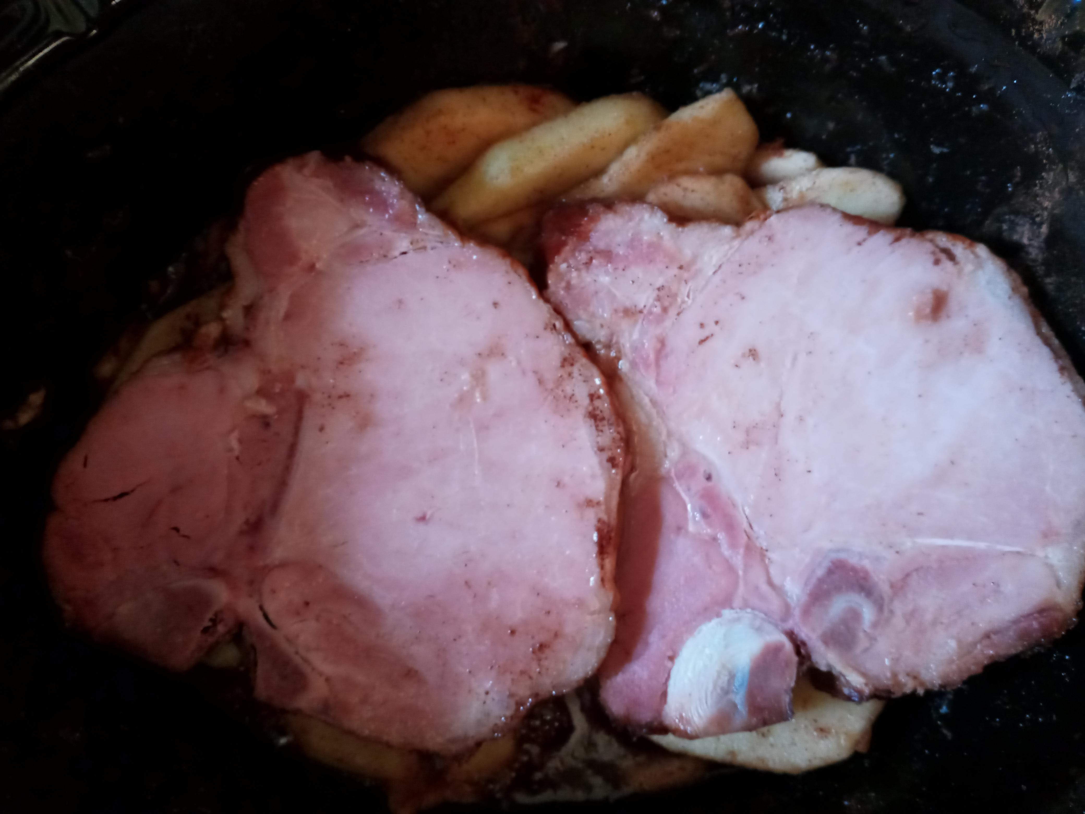 Smoked pork chops with granny smith apples. Use apple pie spices