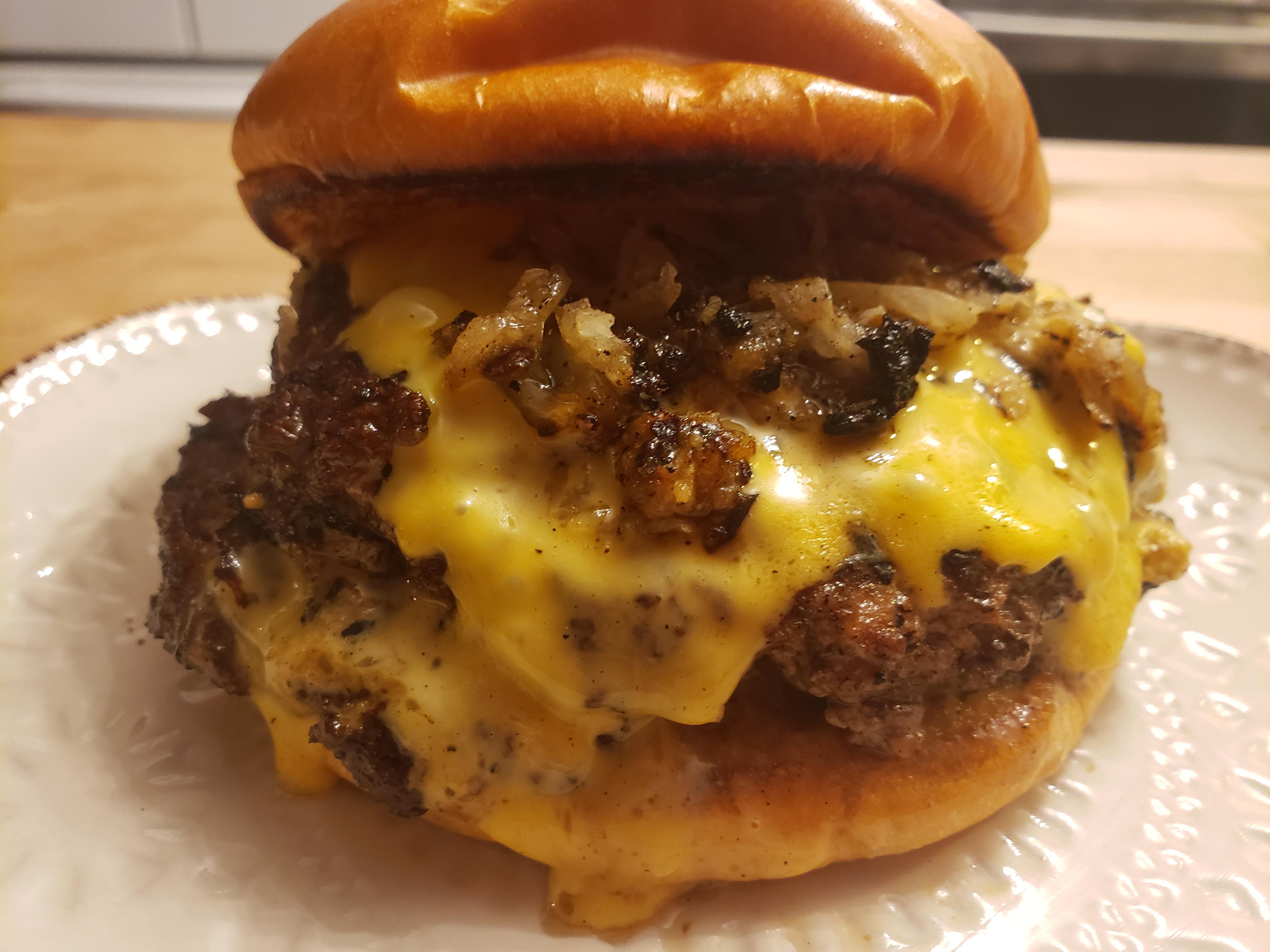 [Homemade] Smash burger on a toasted brioche bun. r/food