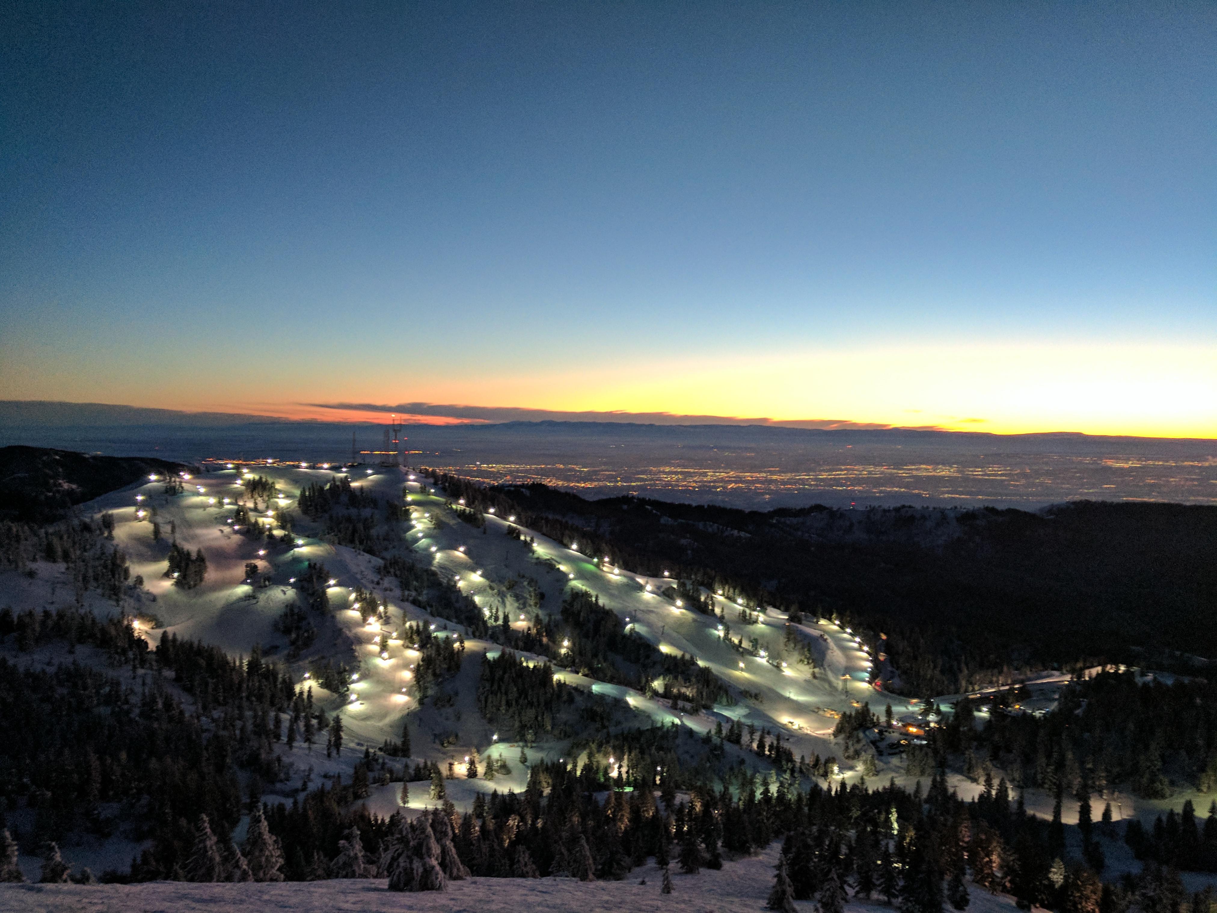 Night skiing at Bogus Basin a couple weeks ago [OC] [4048x3036] r/skiing