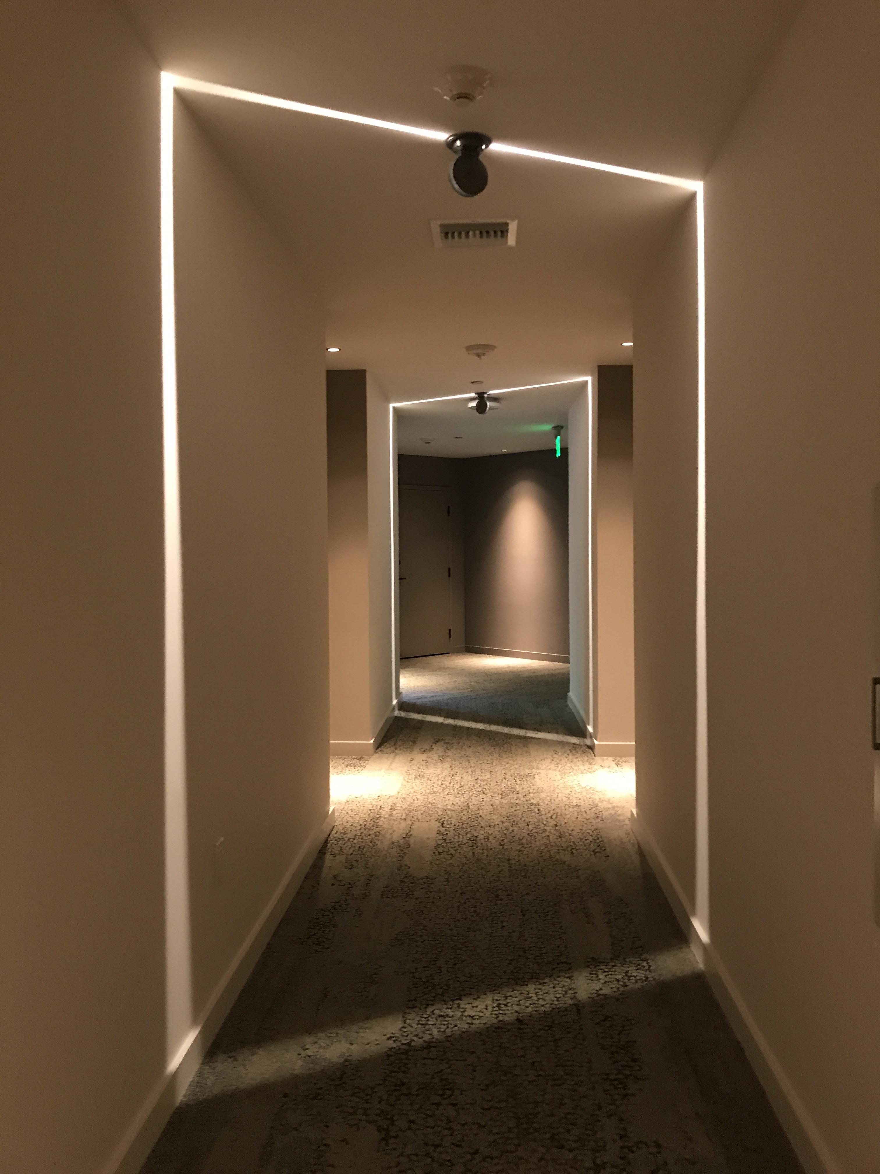 The lights in this hotel hallway r/oddlysatisfying